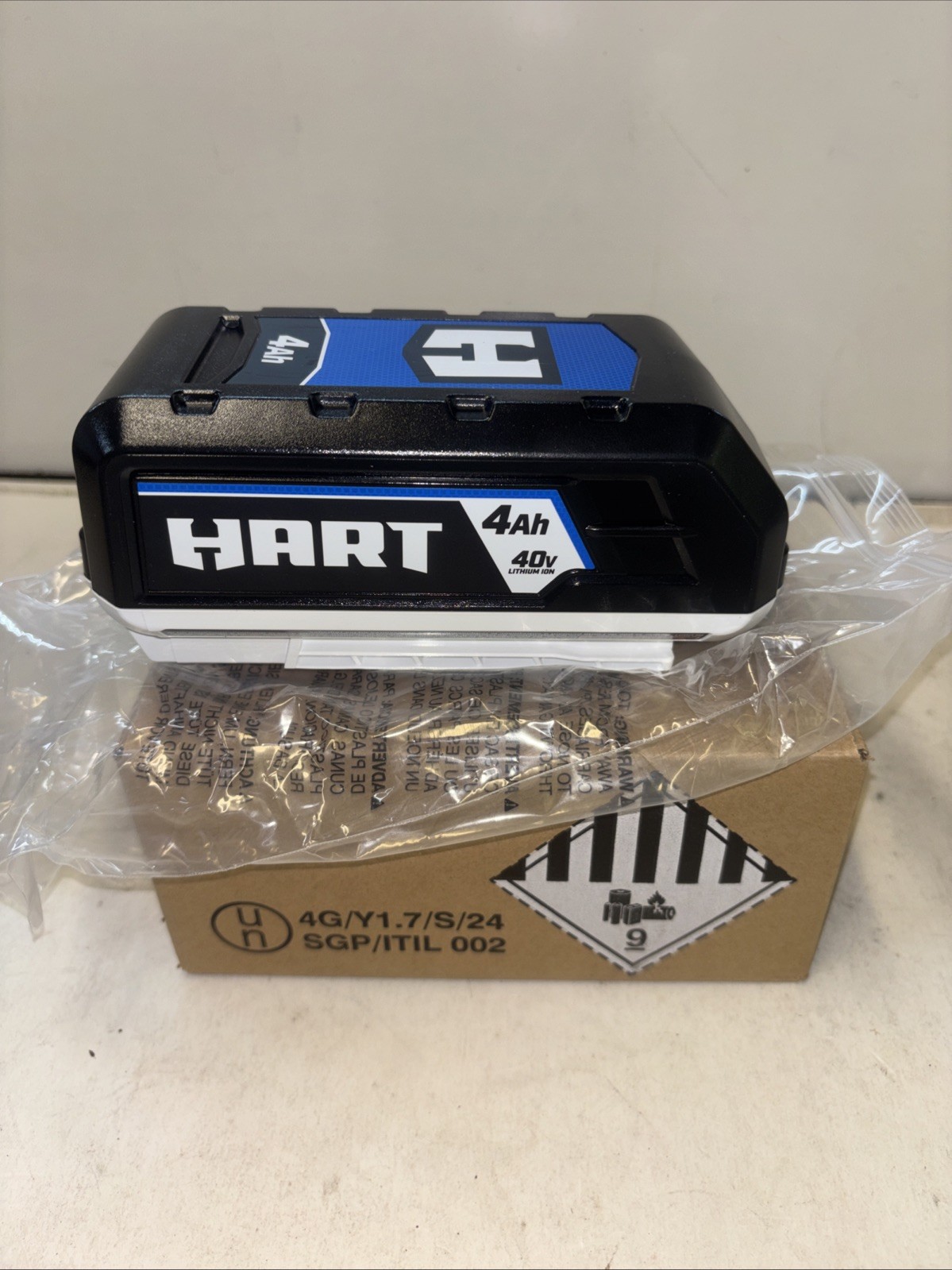 HART 40V 4.0Ah Lithium-Ion Battery. NEW. W 0004