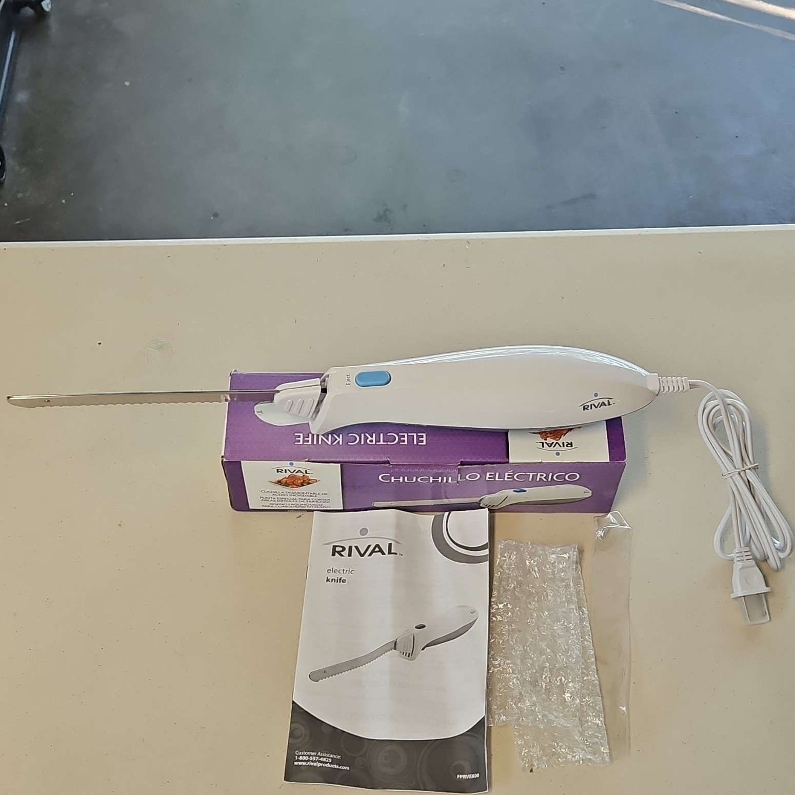 Rival FPRVEK00 Electric Knife 100W 9in Stainless Blade w/ Box Manual