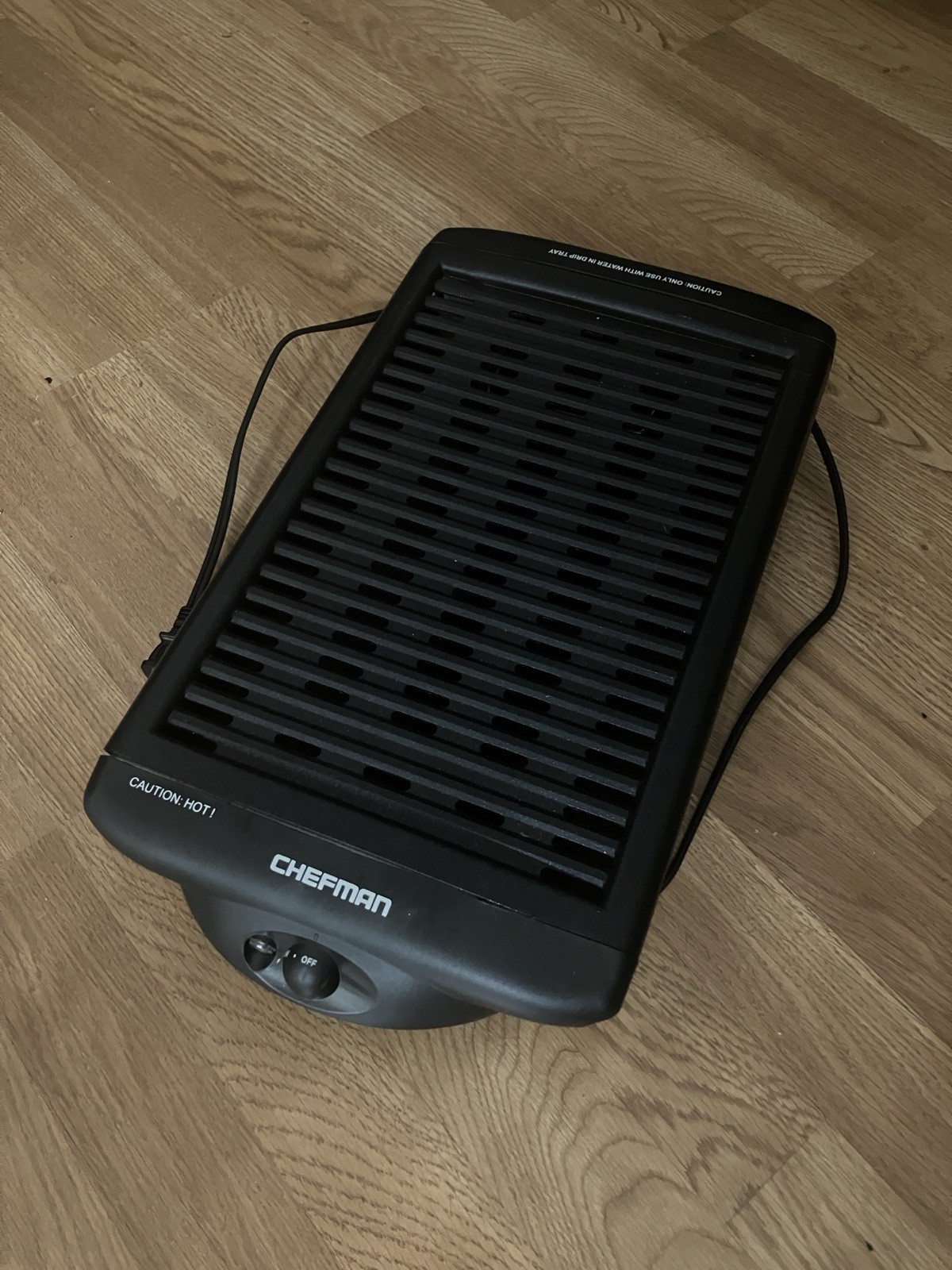 Chefman Smokeless Indoor Electric Grill Pyramid Shaped Grates Drip Tray KYS-868A