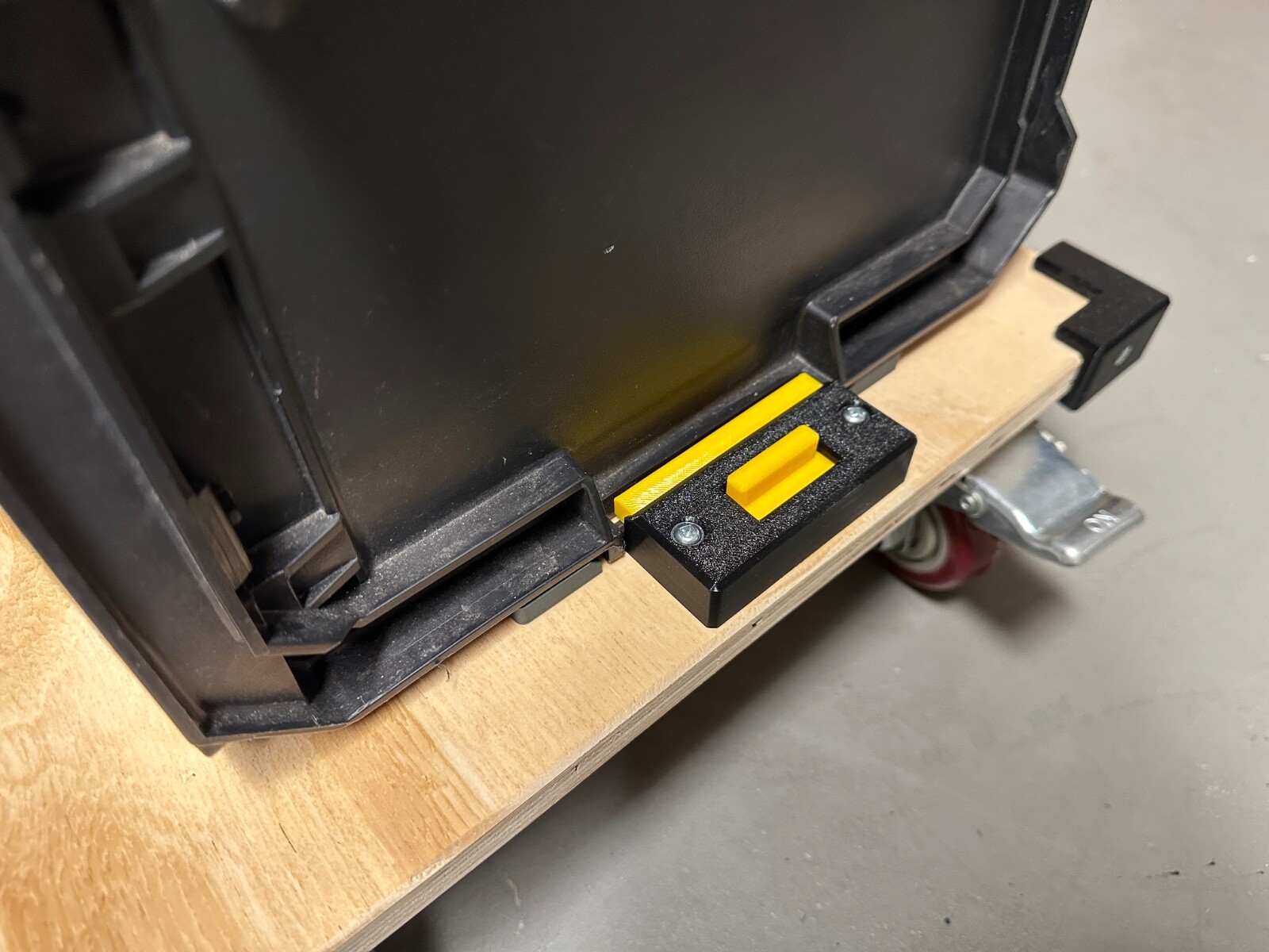 ToughSystem 2.0 Drawer Bottom Box Slide Latch DIY Dolly Mount