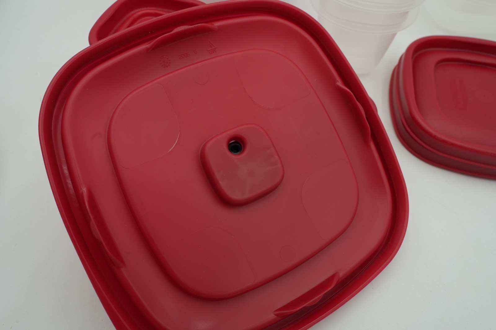 SEALED Rubbermaid Easy Find Lids 18 Piece Plastic Food Storage Container Set