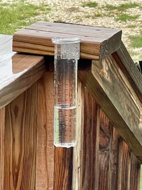 Compact 7-Inch Capacity Rain Gauge with Stable Design for All Weather Conditions