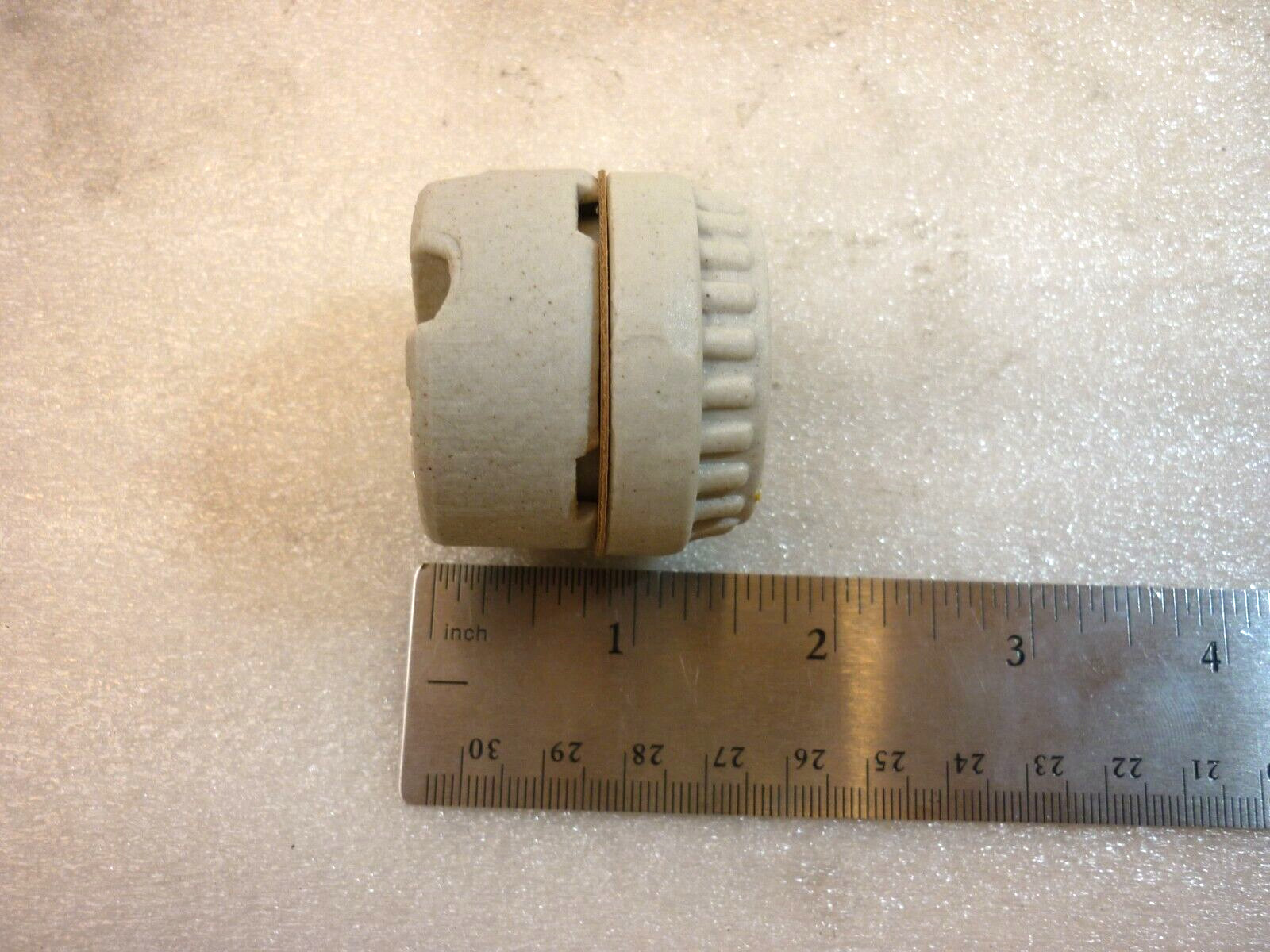 Leviton 660W 250V Porcelain Fixture Socket, pn 9350