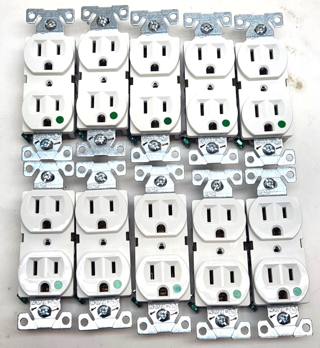 10 Pack – Eaton WD 8200W White Duplex Outlet NEMA 5-15R 15A 125V Hospital Grade