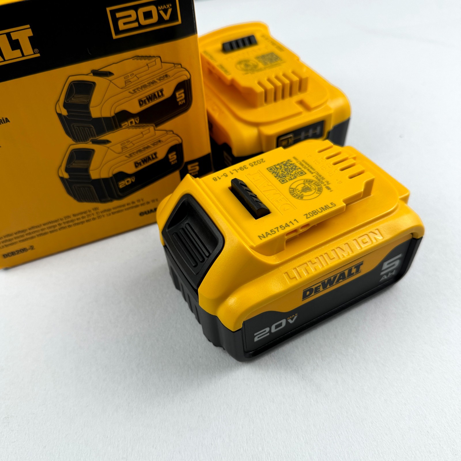 2 Pack DEWALT DCB205-2 20V MAX Premium Lithium-Ion 5.0Ah Battery