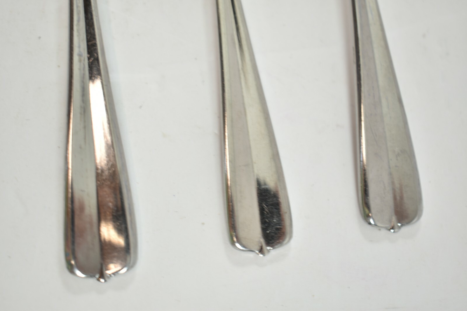 3 ONEIDA GALA IMPULSE SALAD FORKS 6 3/8″ GLOSSY USA