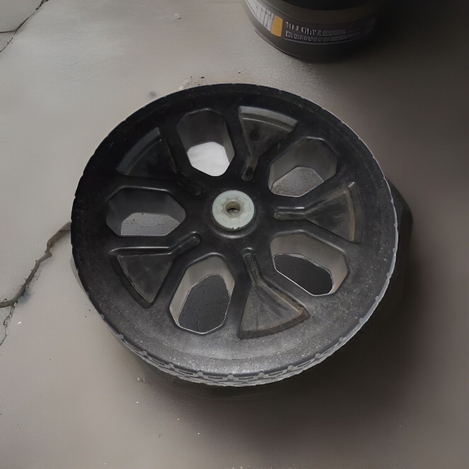 Black & Decker MM2000 Lawn Mower Rear Wheel