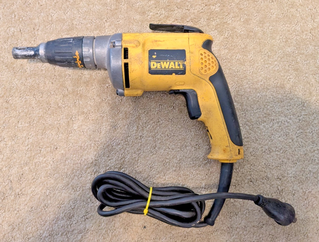 DEWALT DW272 4000RPM VSR Drywall Screwdriver – Yellow