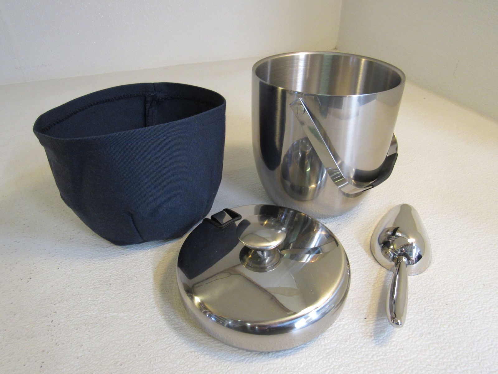 Designer Ice Bucket and Scoop 7.5in L x 7.5in W x 9.5in H Silver Metal