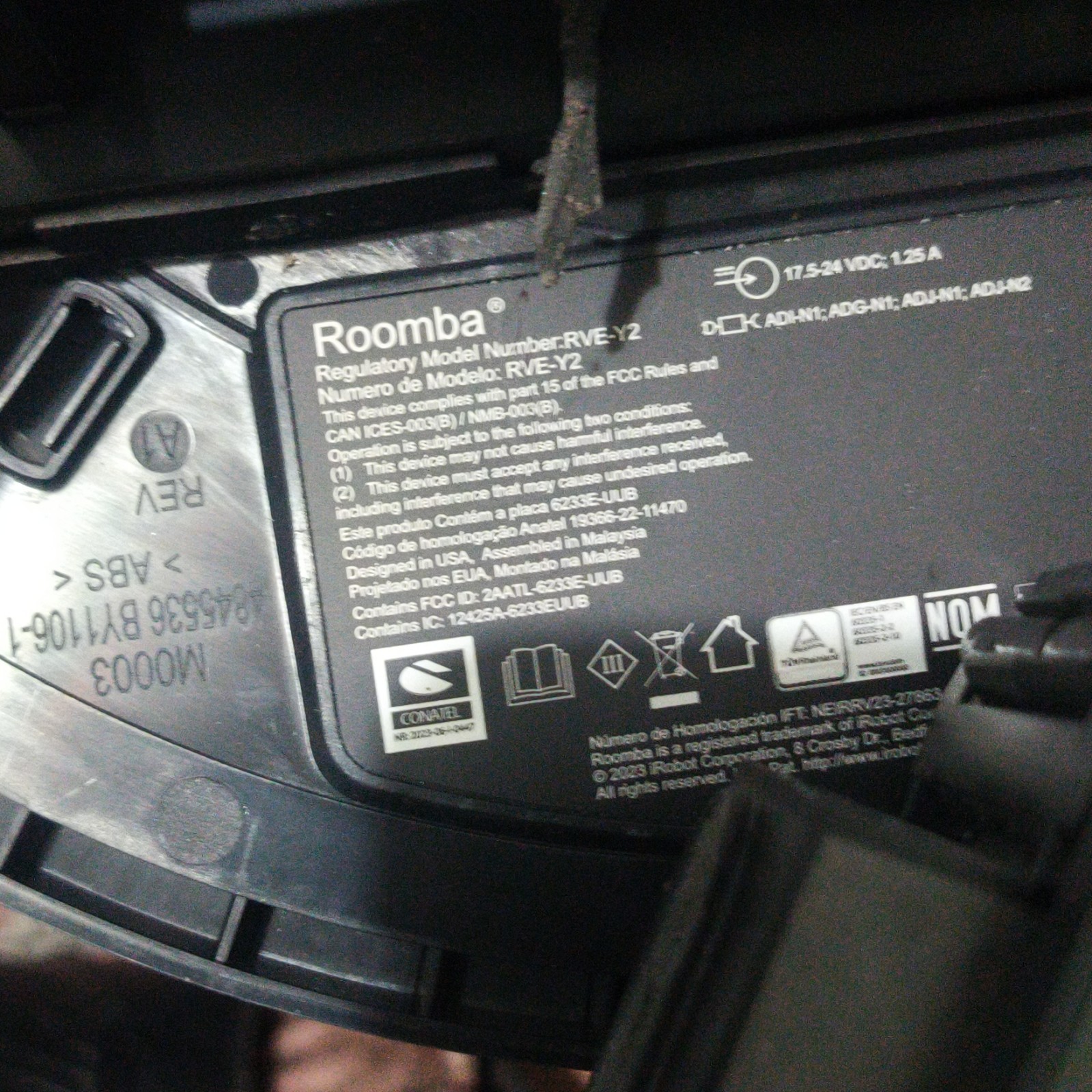 iRobot Roomba J7 WiFi Connected Smart Mapping Robot Cleaner Vacuum