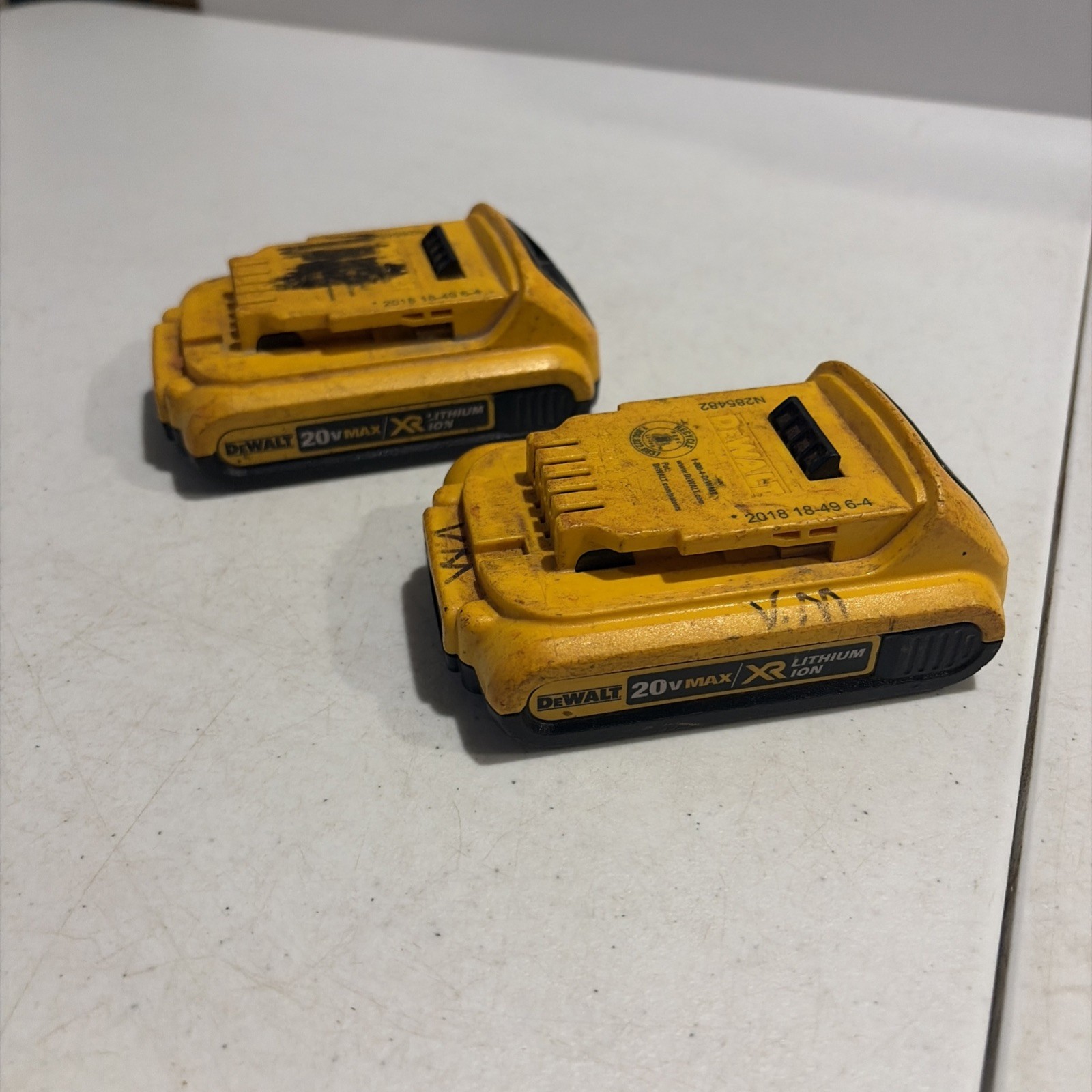 X2 Dewalt DCB203 20V Max Batteries 2.0Ah Lithium Ion 20 V