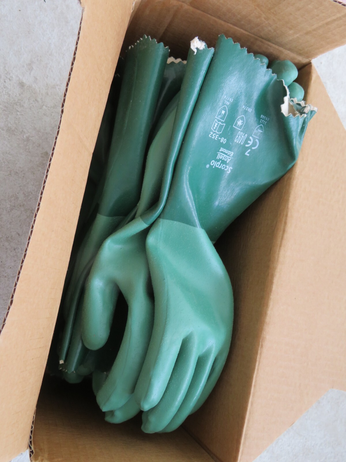 12 pairs Ansell Edmont 08-352 Scorpio Chemical Resistant 12″ Gloves Size 7