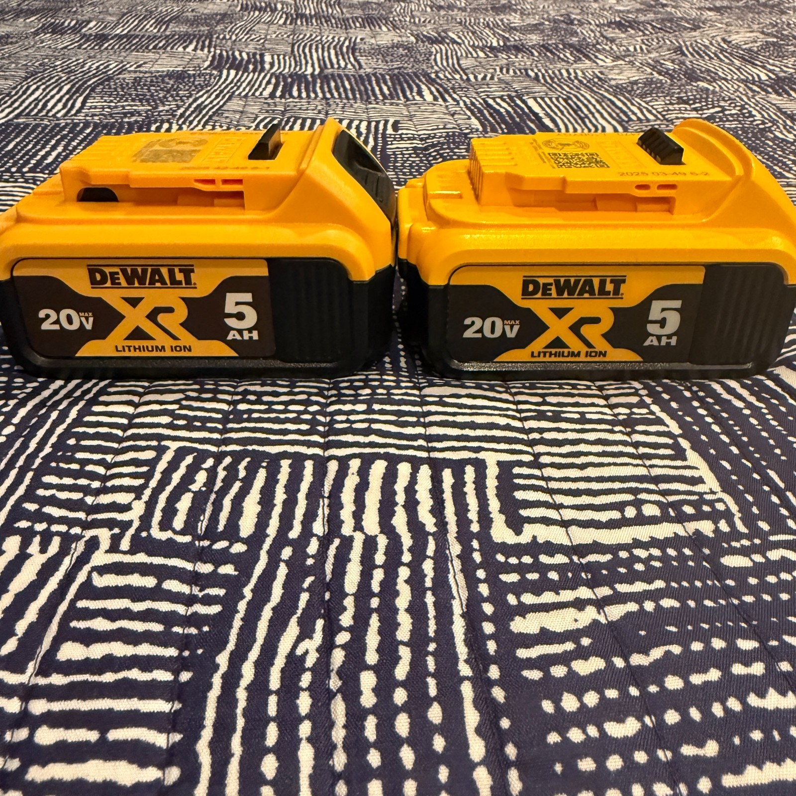 DEWALT 20V MAX 5 Ah Lithium Ion Battery 2-Pack (DCB205-2)