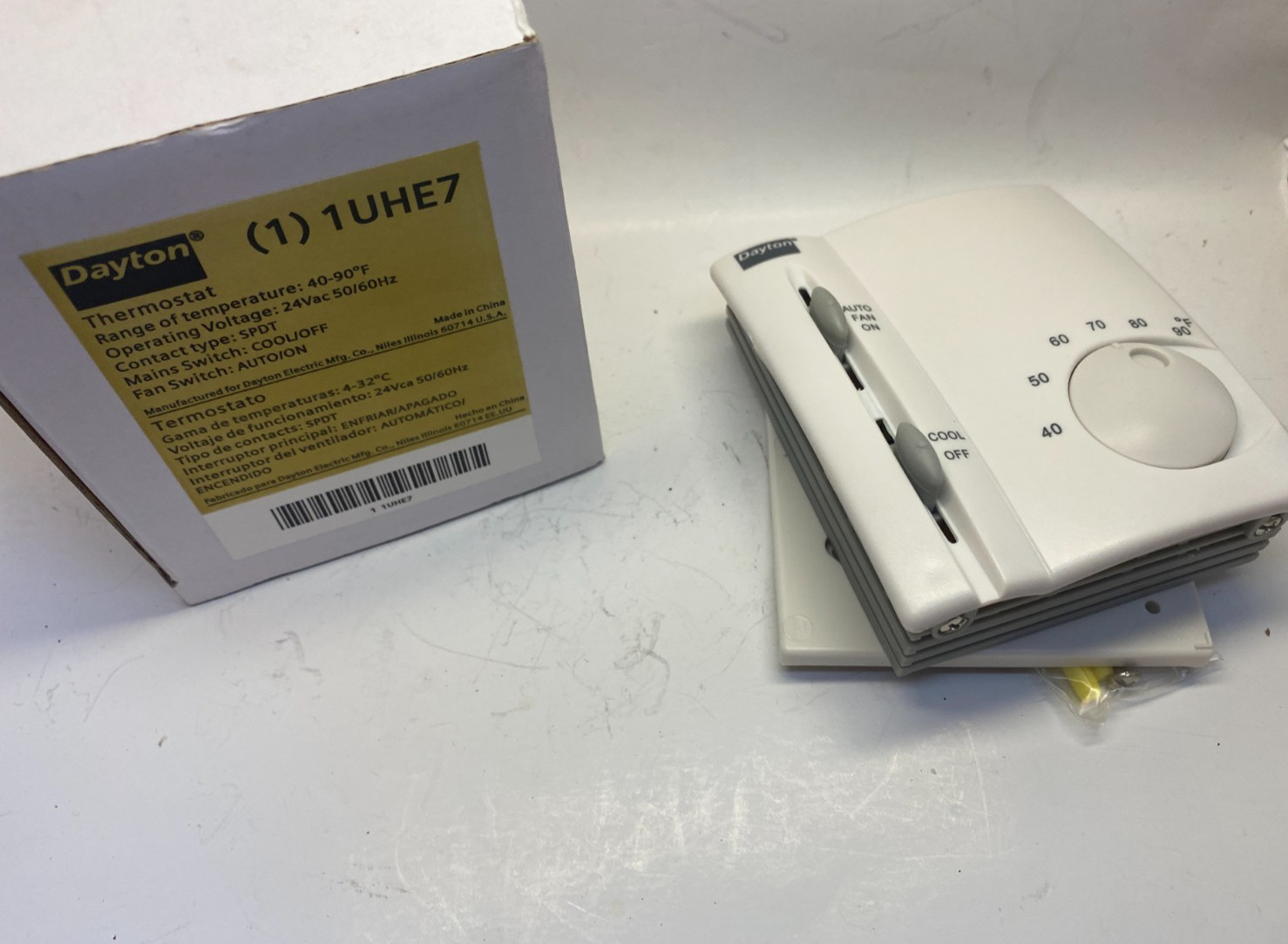 DAYTON Low Voltage Analog Thermostat (Cool Only) – 24VAC – Rectangle – White –
