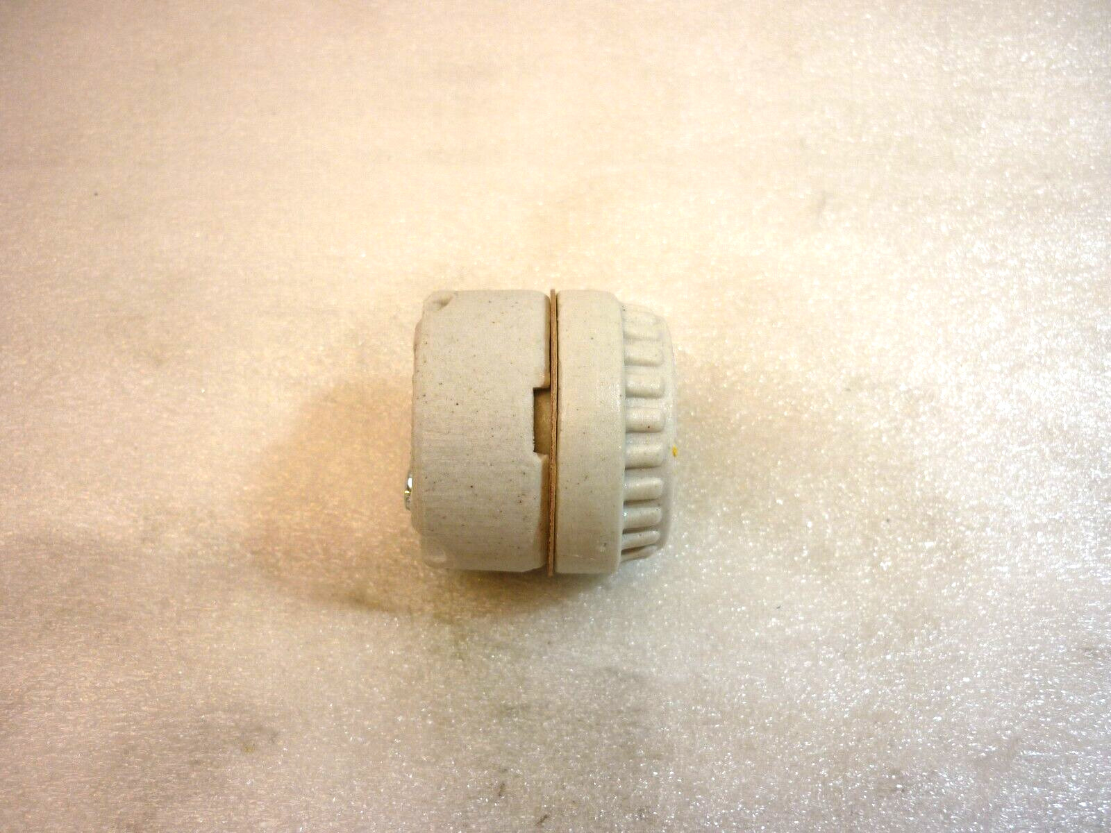Leviton 660W 250V Porcelain Fixture Socket, pn 9350