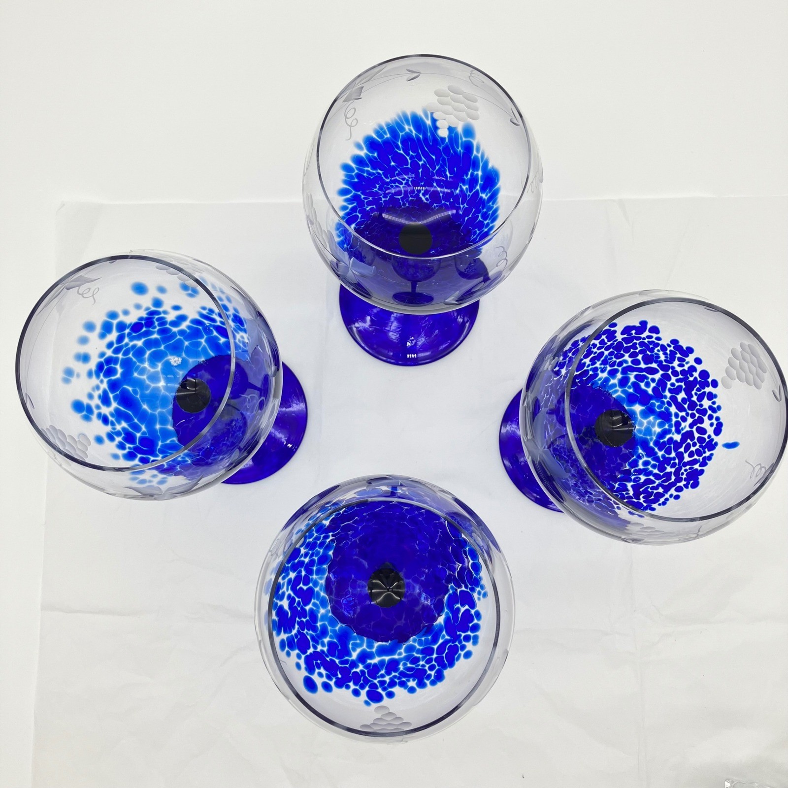 Art Glass Wine Glasses Set of 4 8.5in Cobalt Blue Etched Grapes Confetti Vintage