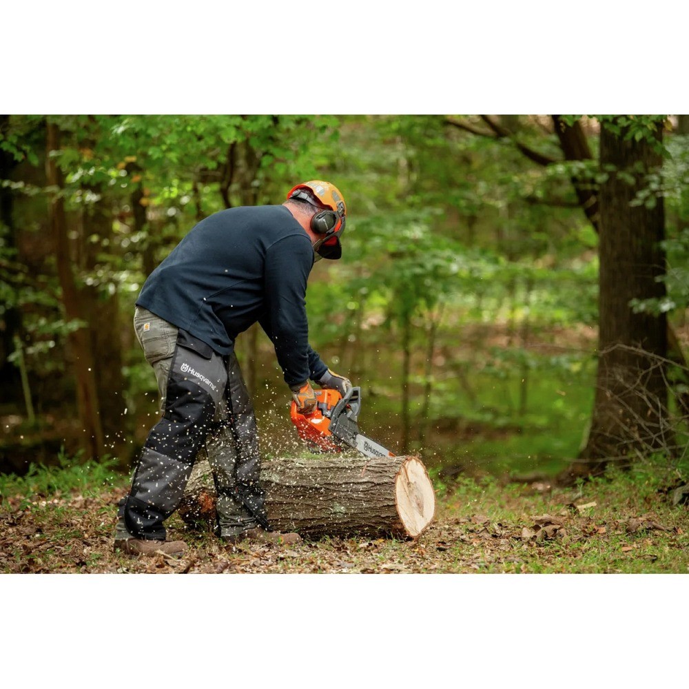 Husqvarna 970709038 3 HP 18″ 2-Cycle Gas Chainsaw New