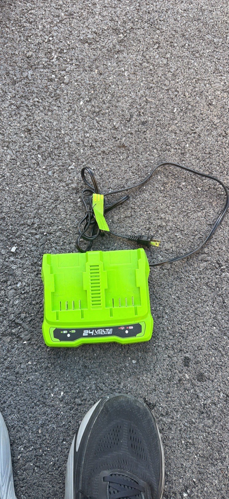 Greenworks POWERALL 48V (24V+24V) Battery Power Snow Shovel 12 in Green/Black
