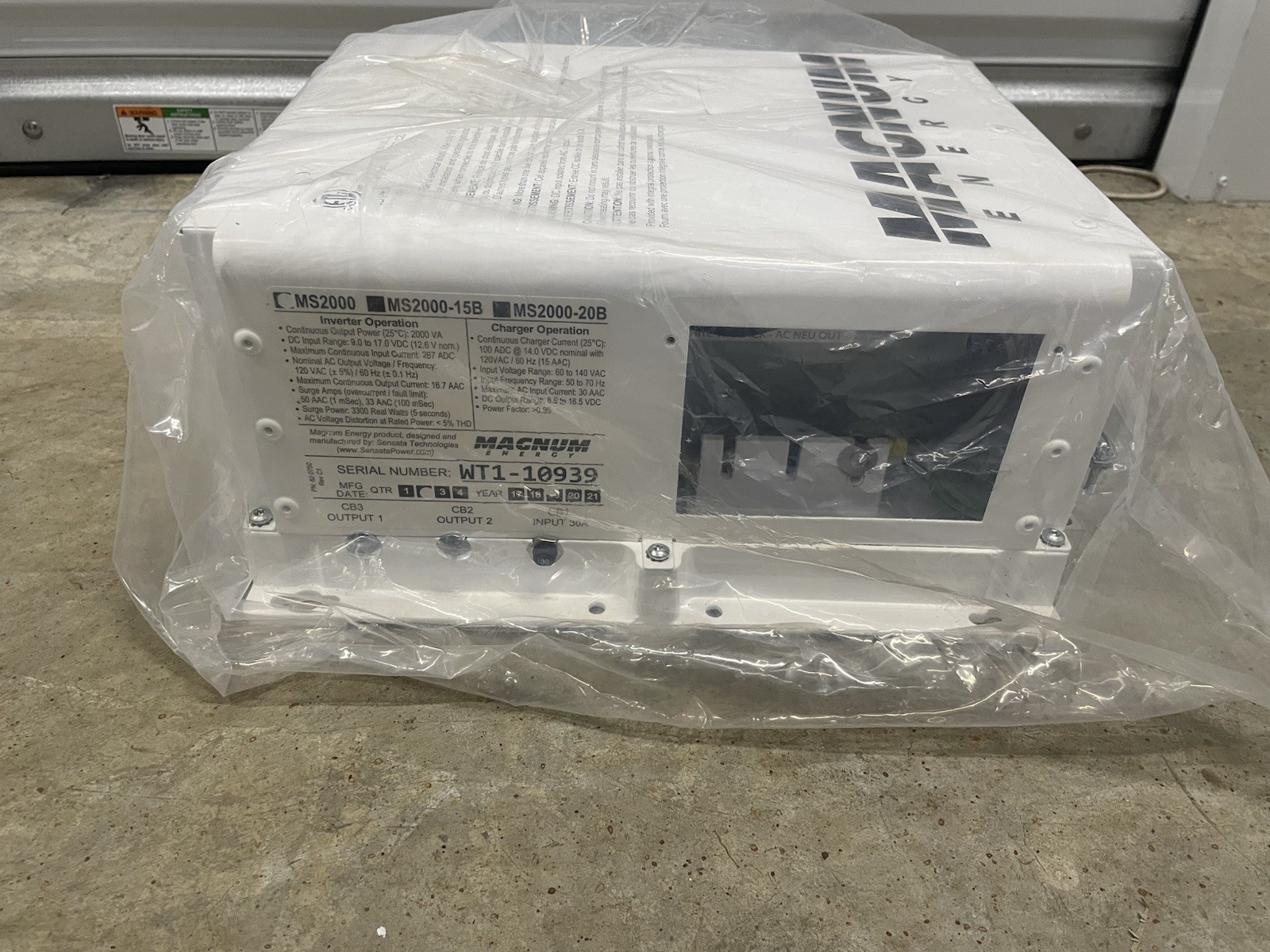 Magnum Energy MS2000 2000W Pure Sine Wave Inverter/Charger 12V NEW