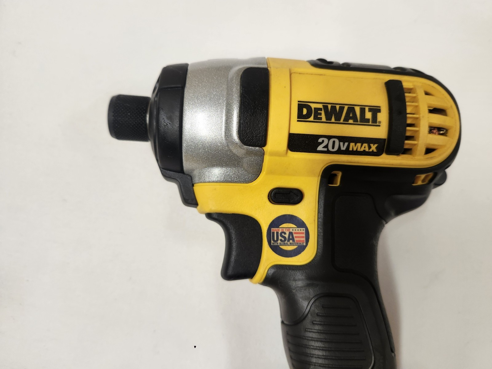 Dewalt DCF885 20V MAX 1/4″ Brushed Impact Driver with Battery **MINT**