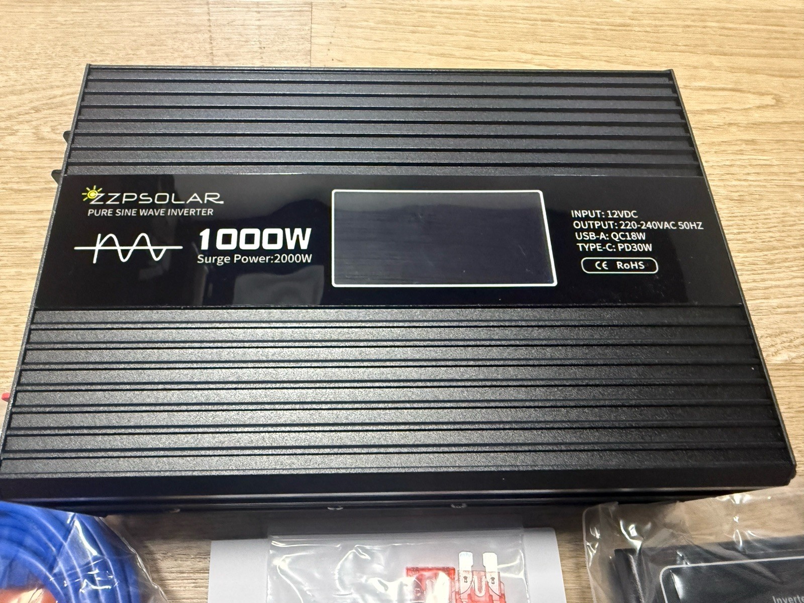 Compact size Pure Sine Wave Power Inverter 2000W DC 12V to AC 220V + controller