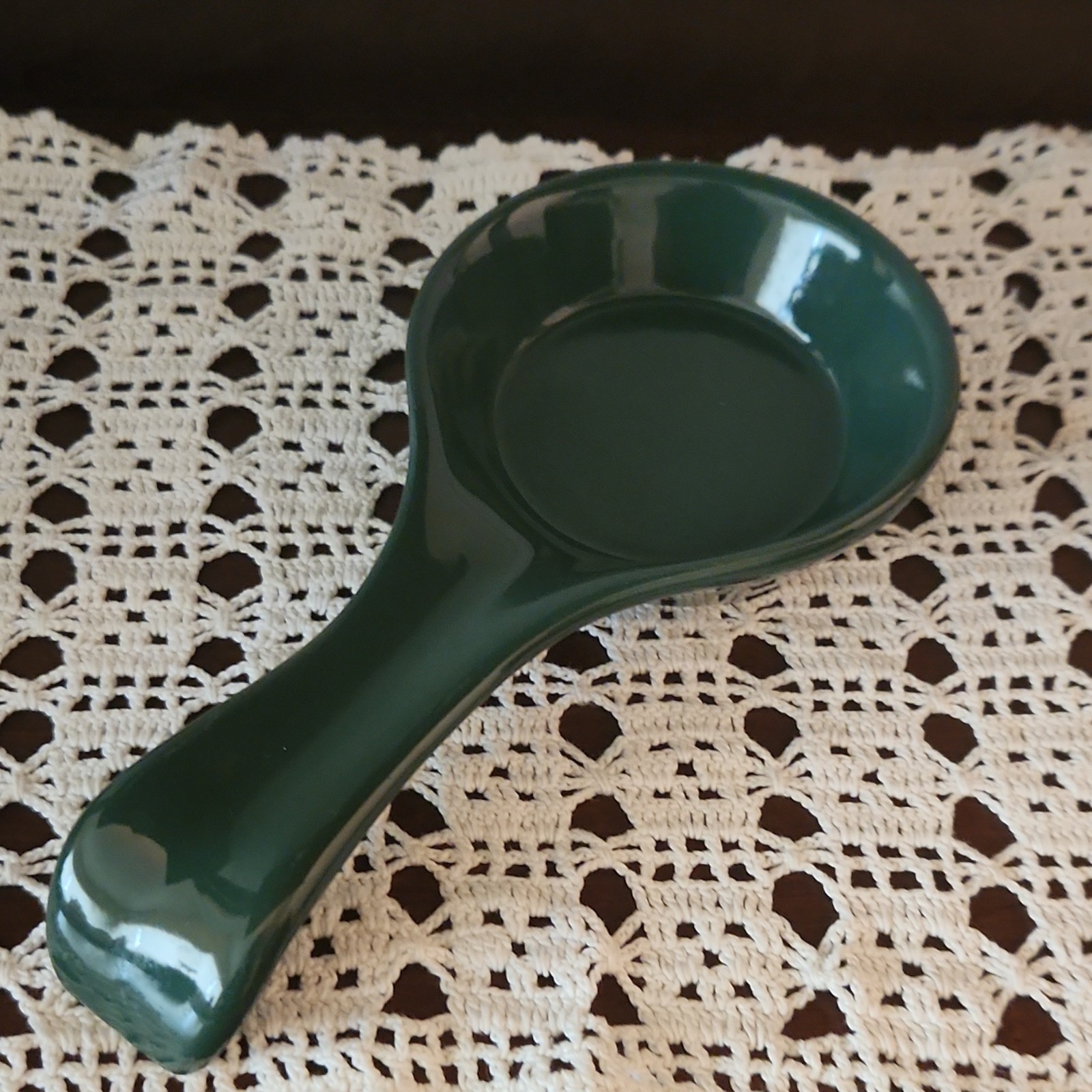 Green Solid Ceramic Spoon Rest Traditional Food Theme Less Than 10 in