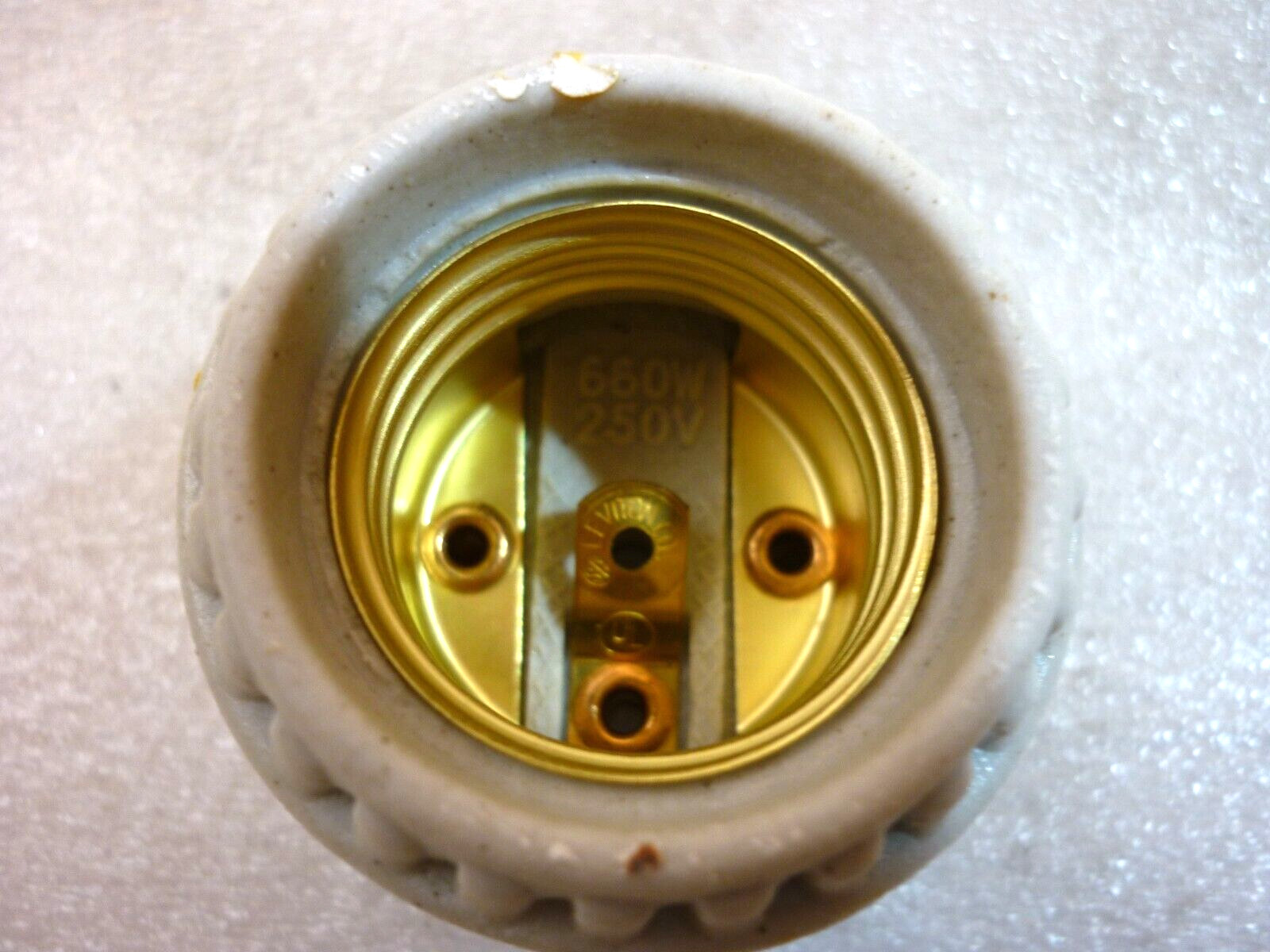 Leviton 660W 250V Porcelain Fixture Socket, pn 9350