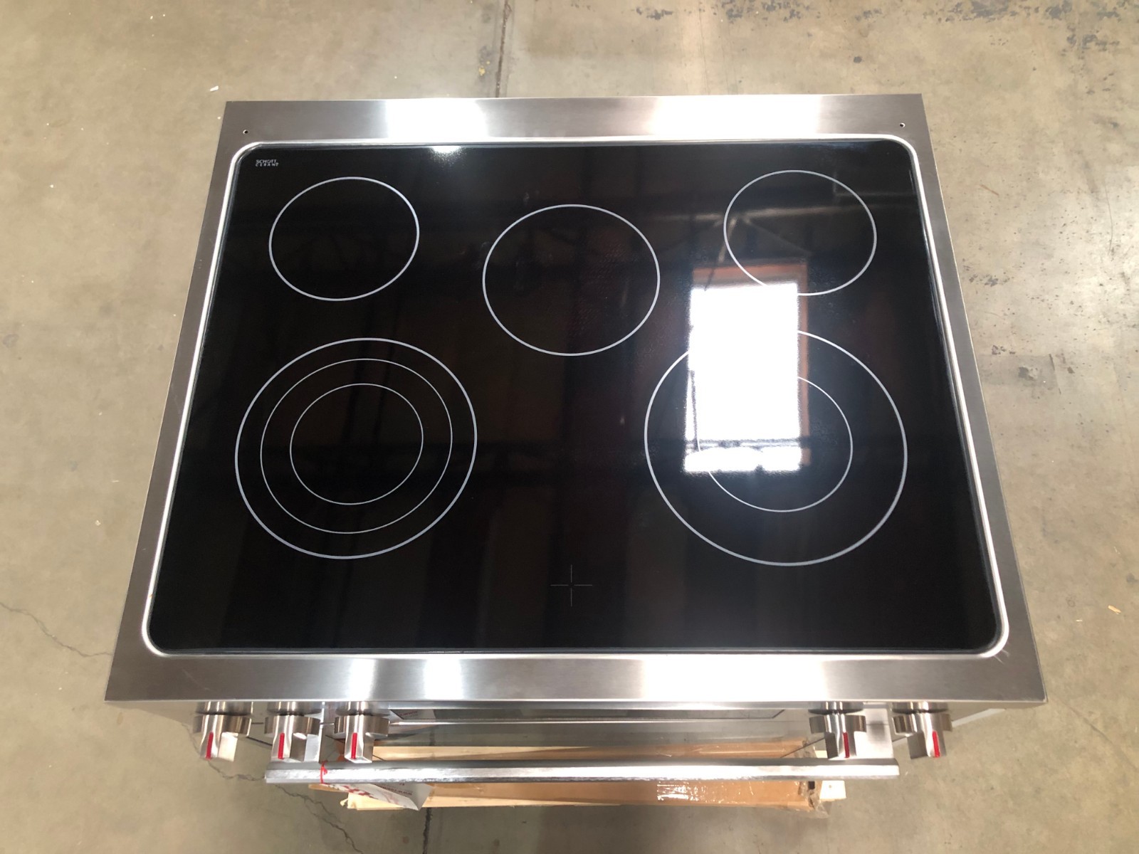 30 in. Electric Range, 5 Surface Burners (OPEN BOX, COSMETIC IMPERFECTIONS)