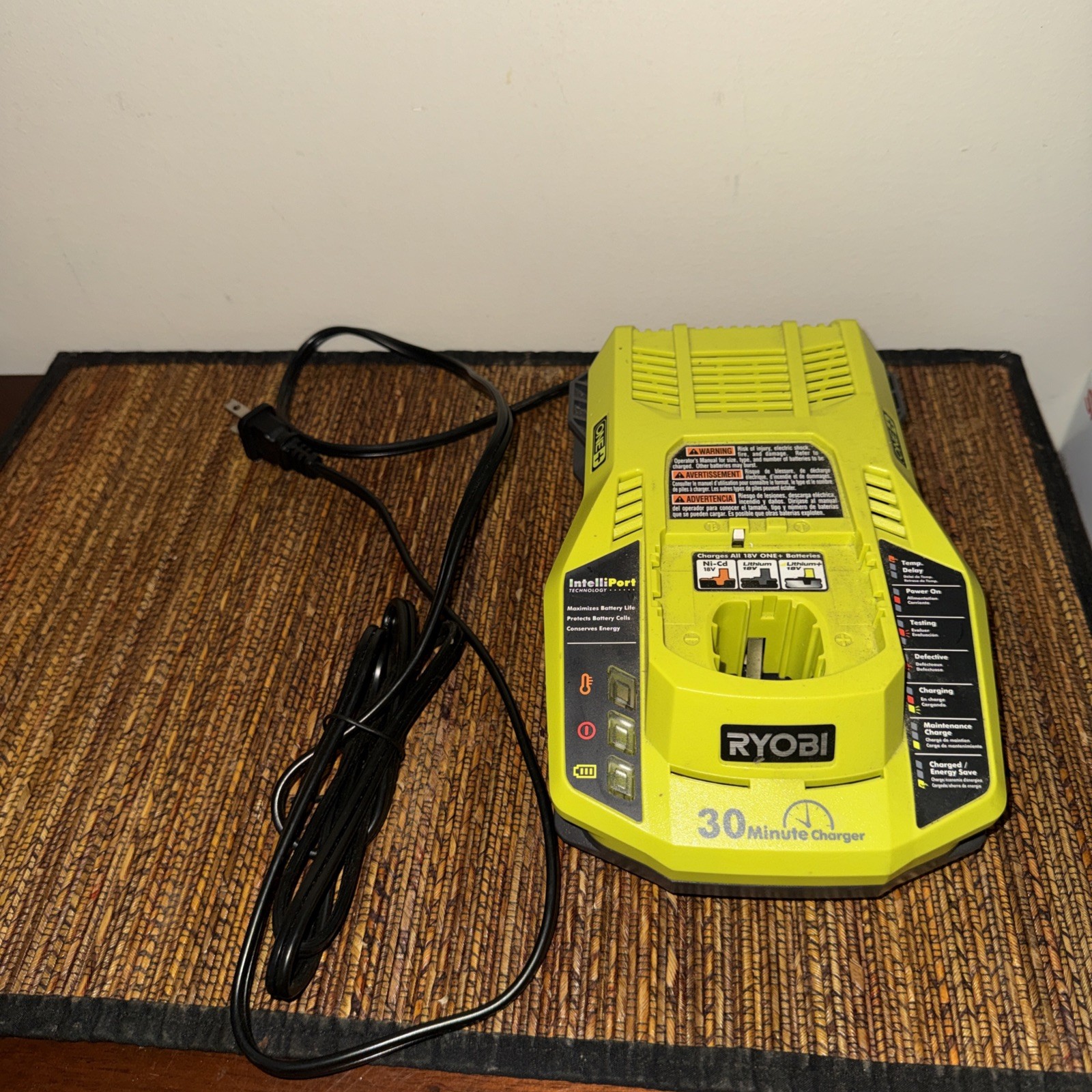 Ryobi P117 Battery Charger 18V Green ONE+ 30 Minute Fast Charge-TESTED & WORKS