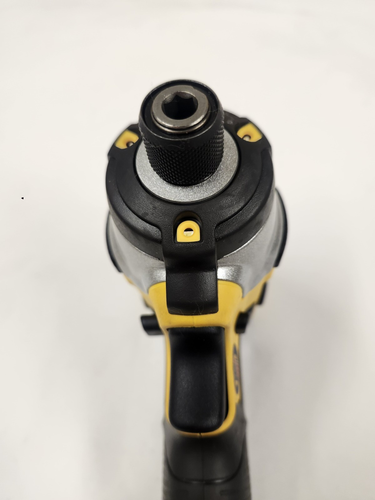 Dewalt DCF885 20V MAX 1/4″ Brushed Impact Driver with Battery **MINT**