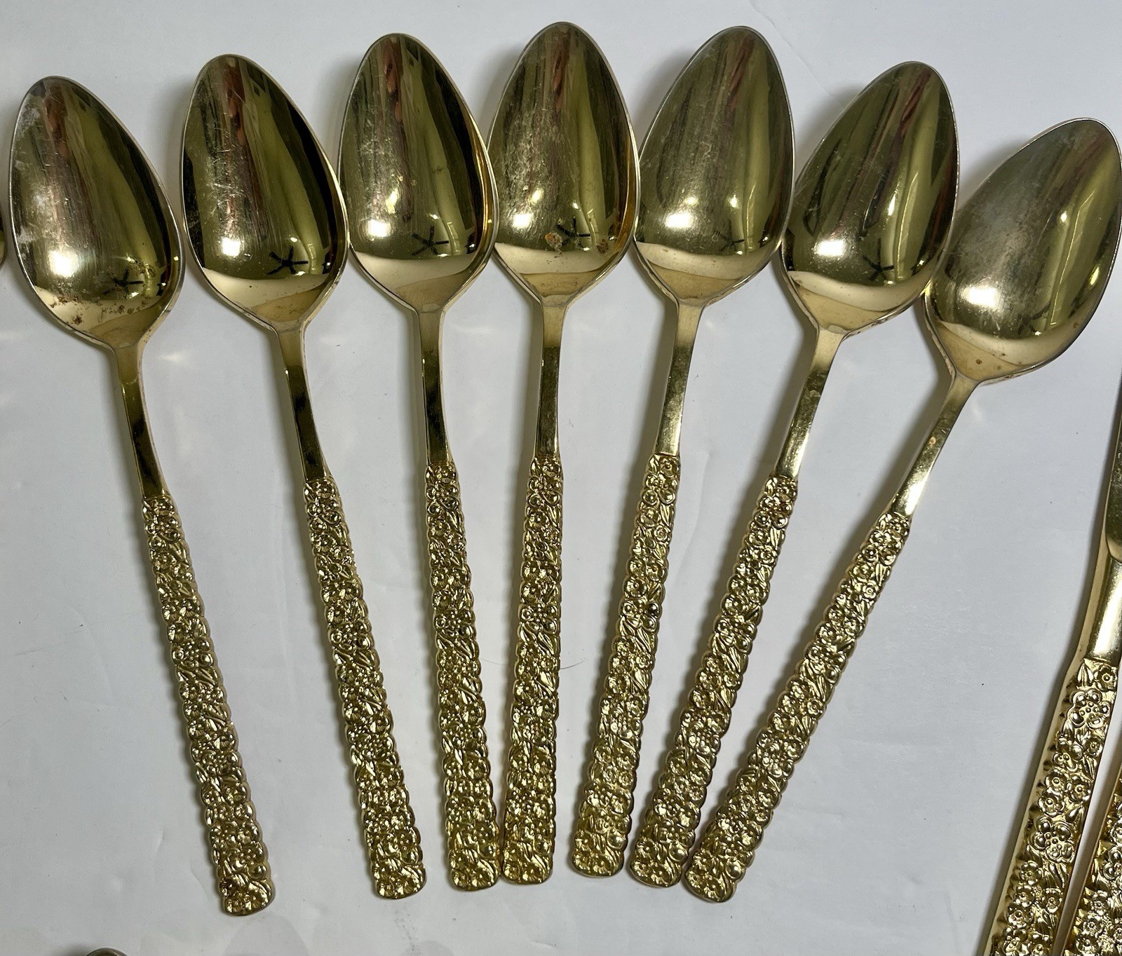 GOLDEN LIFETIME CUTLERY GOLD PLATE FLATWARE 34-PIECES
