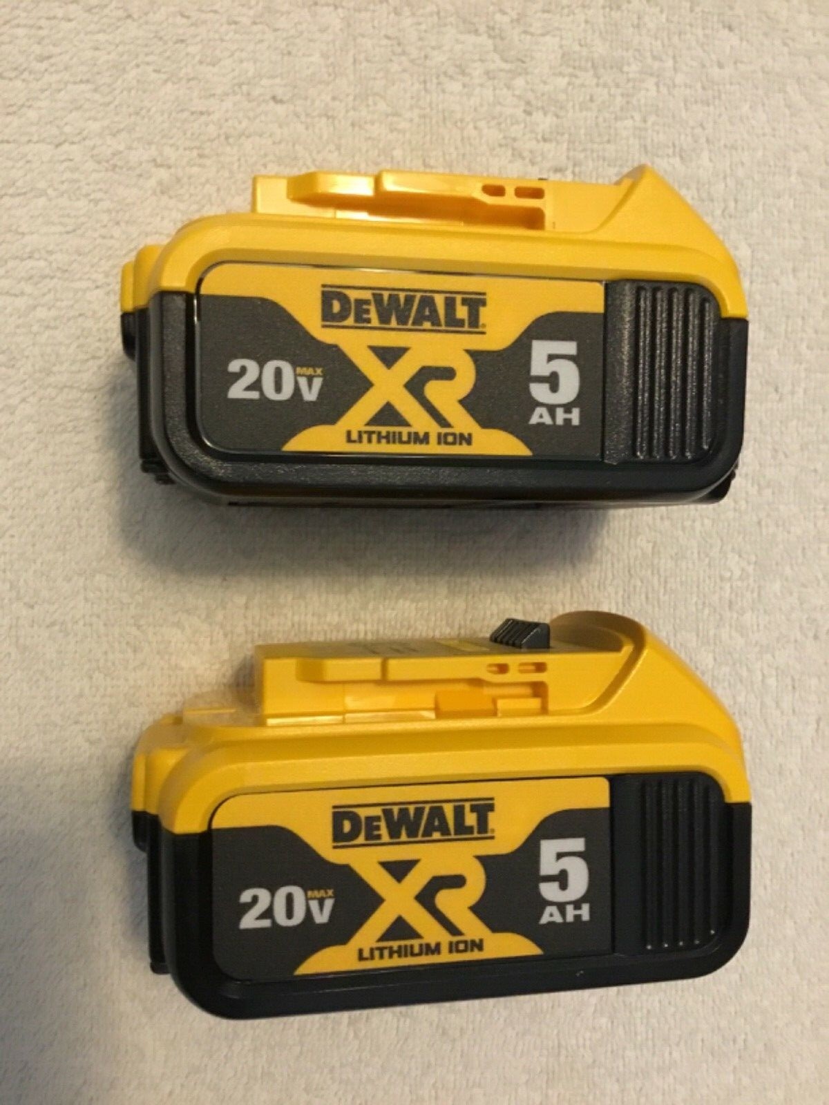 2 New Dewalt DCB205 20V Max XR 5.0Ah Lithium Ion Batteries Li-ion DCB205-2