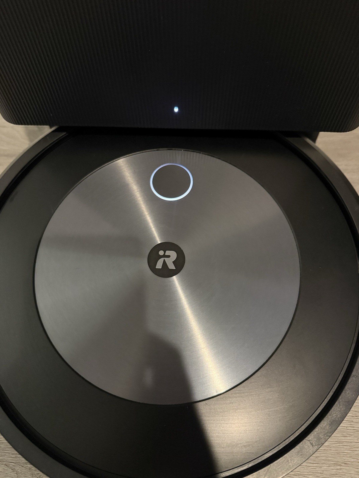 Roomba J7 Model RVE-Y1+ Self-Emptying Robot Vacuum +Clean Base Excellent Conditi