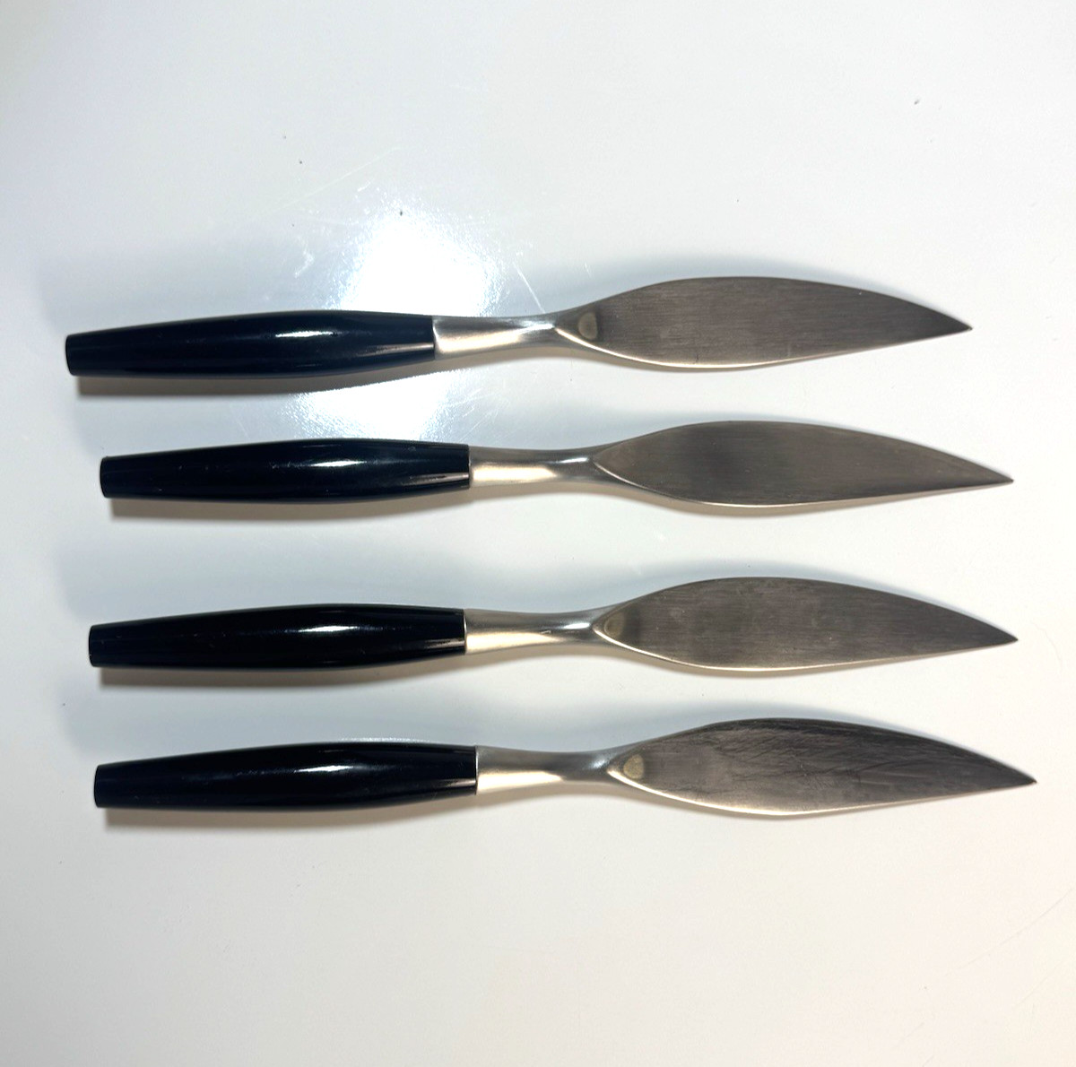 Set of 4 DANSK JHQ KONGO Pattern STEAK Knife, 8 1/2 in. Shiny Black Handle