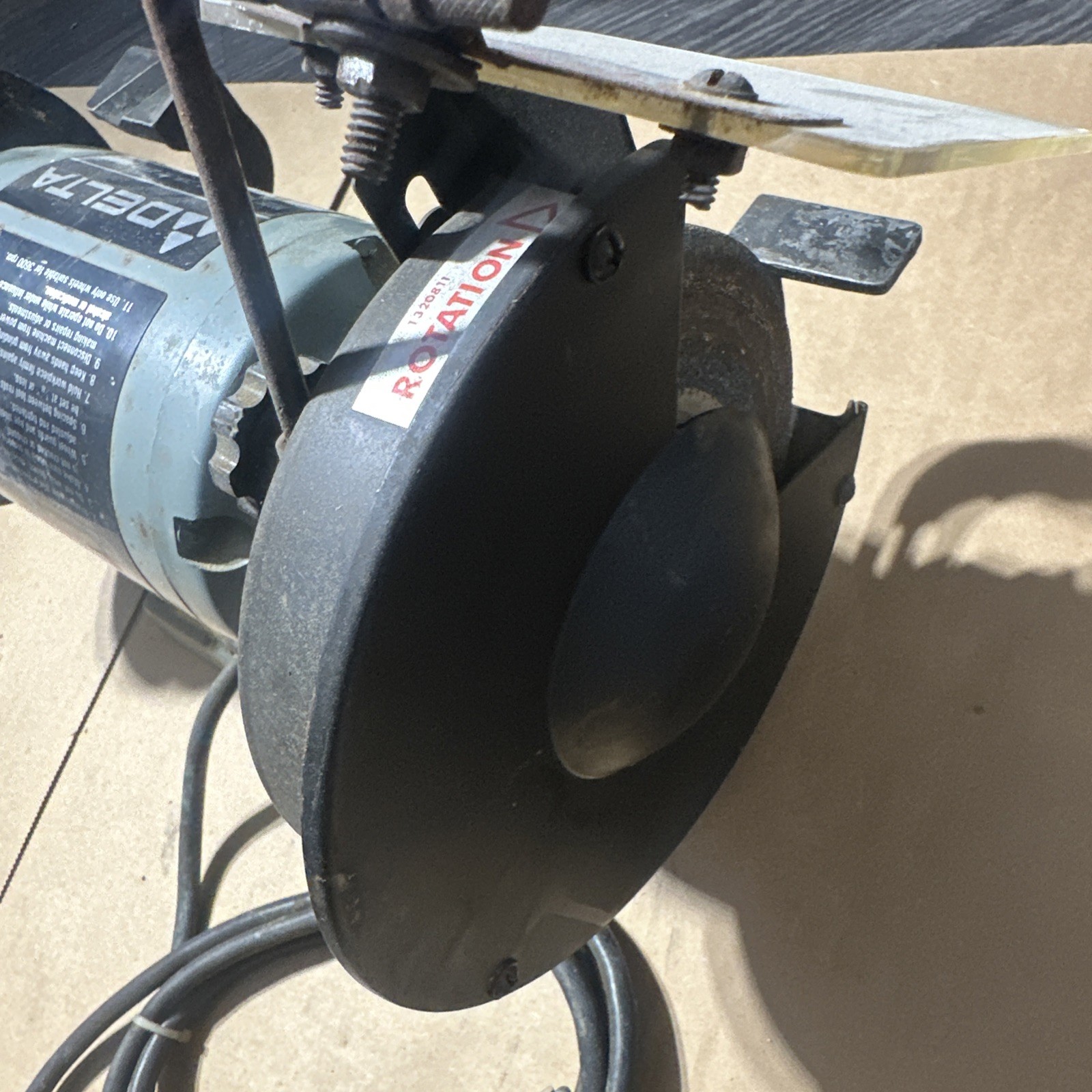 Delta Bench Grinder Model 23-660-6″ Thin Line 1/5 HP 3450 RPM – Works Great