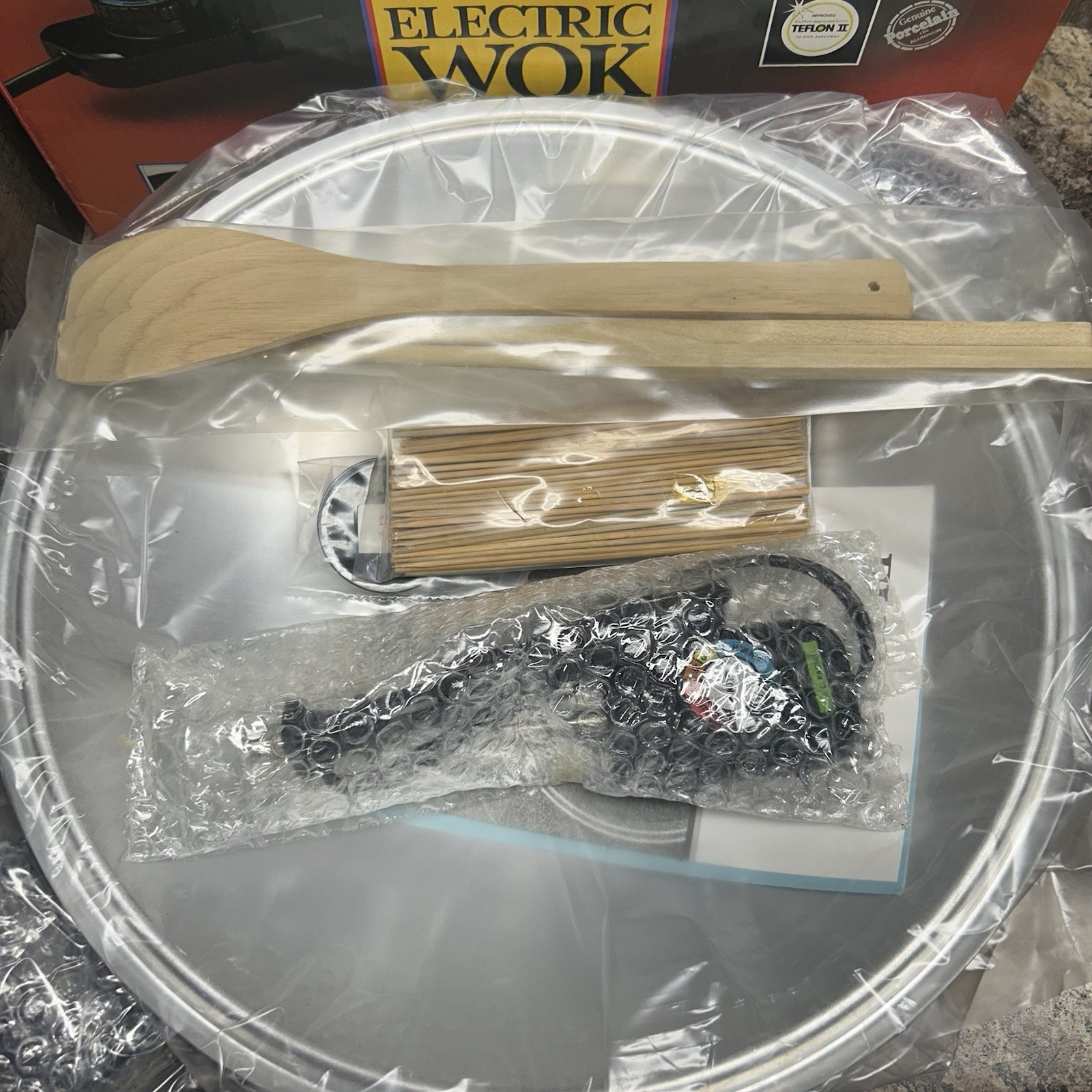Meyer Electric Wok 1100W Black Non-Stick with Lid, Accessories & Cook Book New!