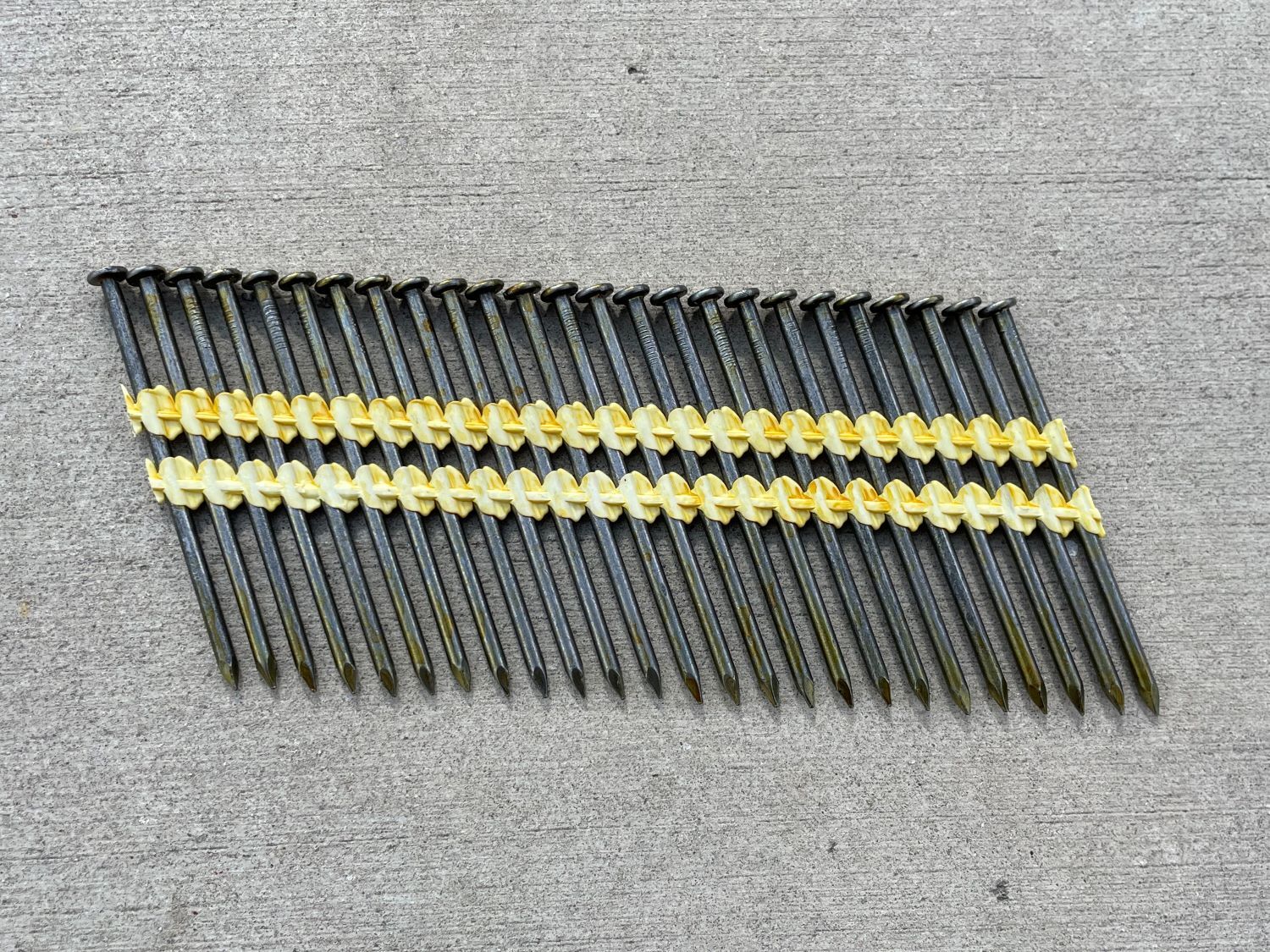 Sandbaggy 3 inch 21 Degree Framing Nails – Plastic Collated Strip – Round Head
