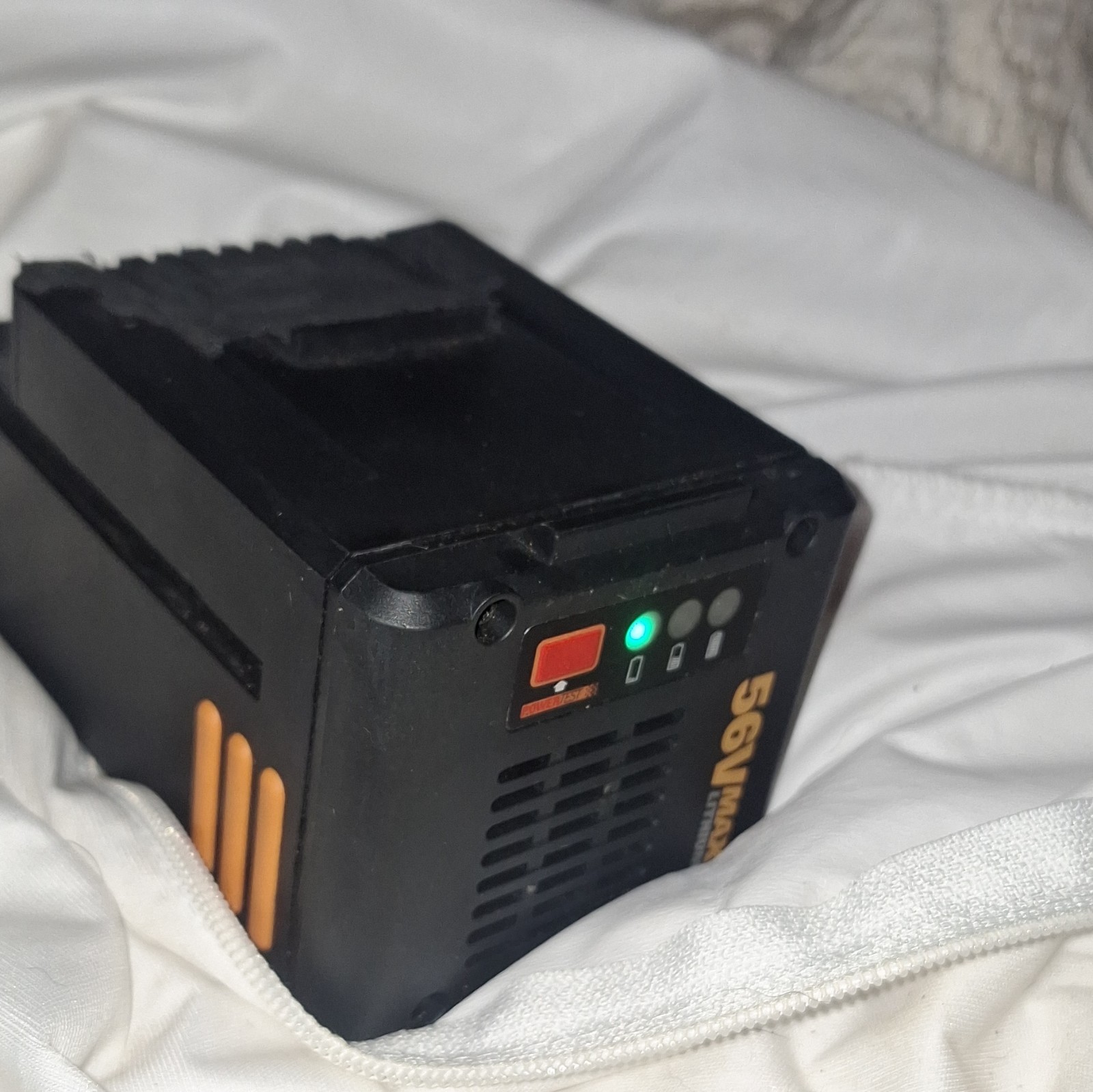 2. 56V Max Lithium Battery Pack 5Ah Black w/ Charge Indicator LEDs