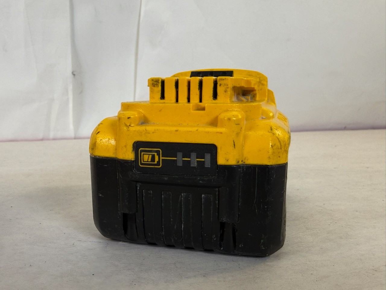 DEWALT DCB206 20V MAX XR 6Ah Lithium Ion Battery Type 2 Tested Working