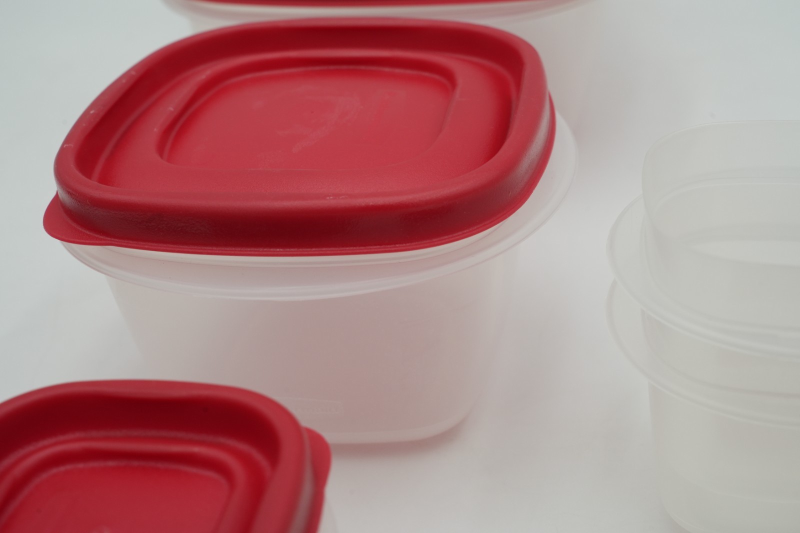 SEALED Rubbermaid Easy Find Lids 18 Piece Plastic Food Storage Container Set