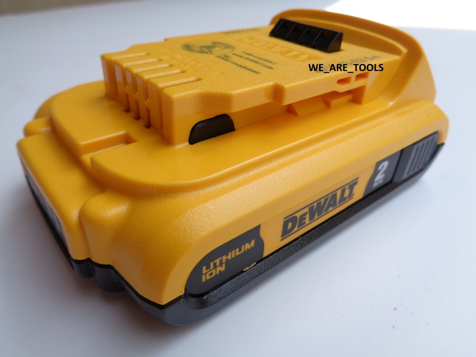 (1) Dewalt 20V DCB203 Battery, (1) DCB115 Charger 2.0 AH 20 Volt