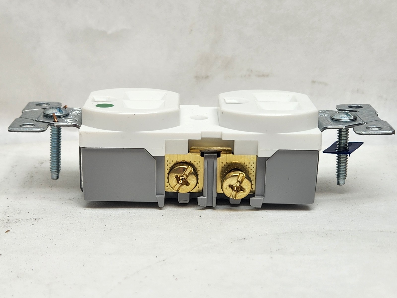 10 Pack – Eaton WD 8200W White Duplex Outlet NEMA 5-15R 15A 125V Hospital Grade