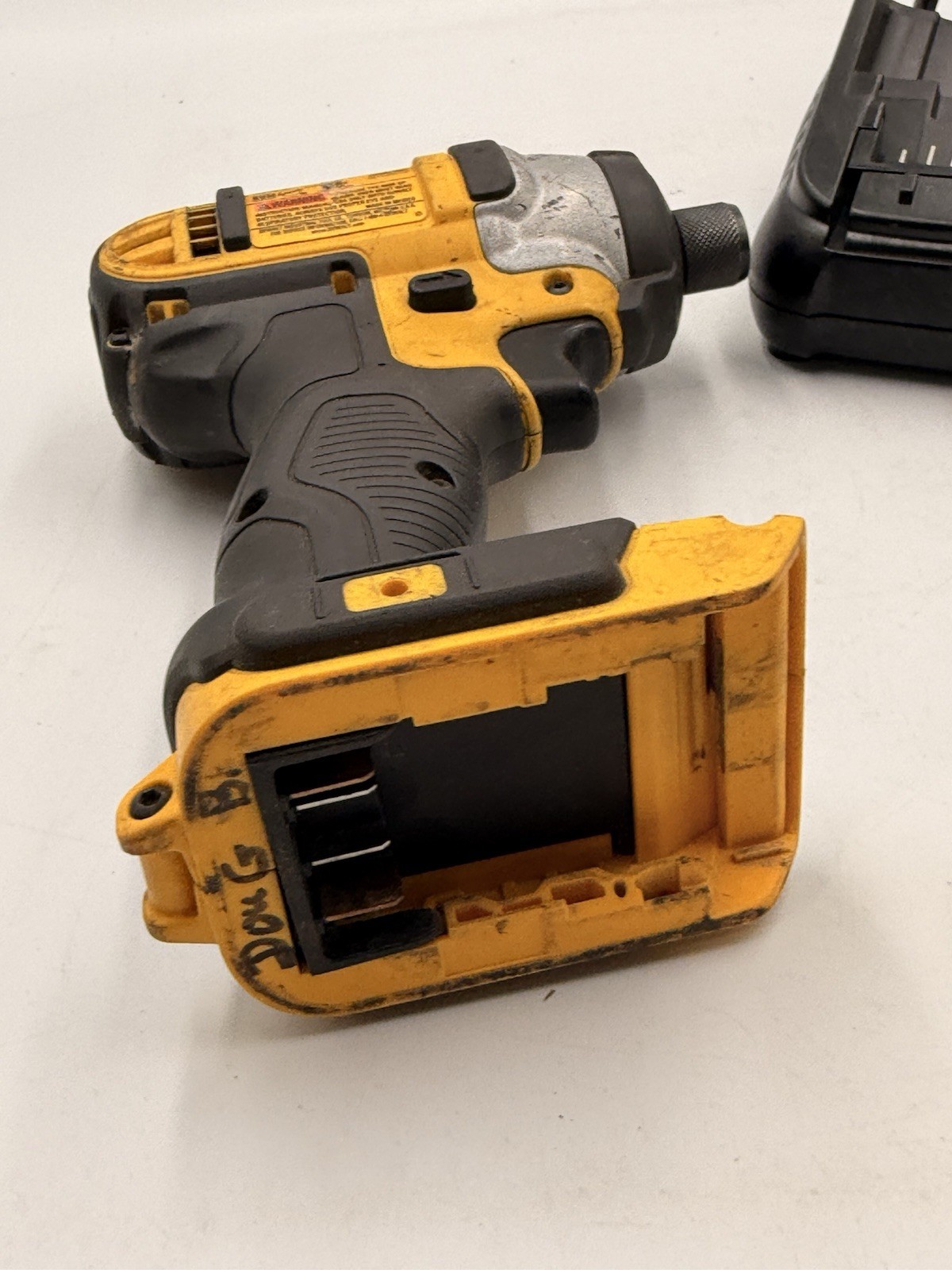 Dewalt DCF885 20V MAX 1/4″ Cordless Impact Driver