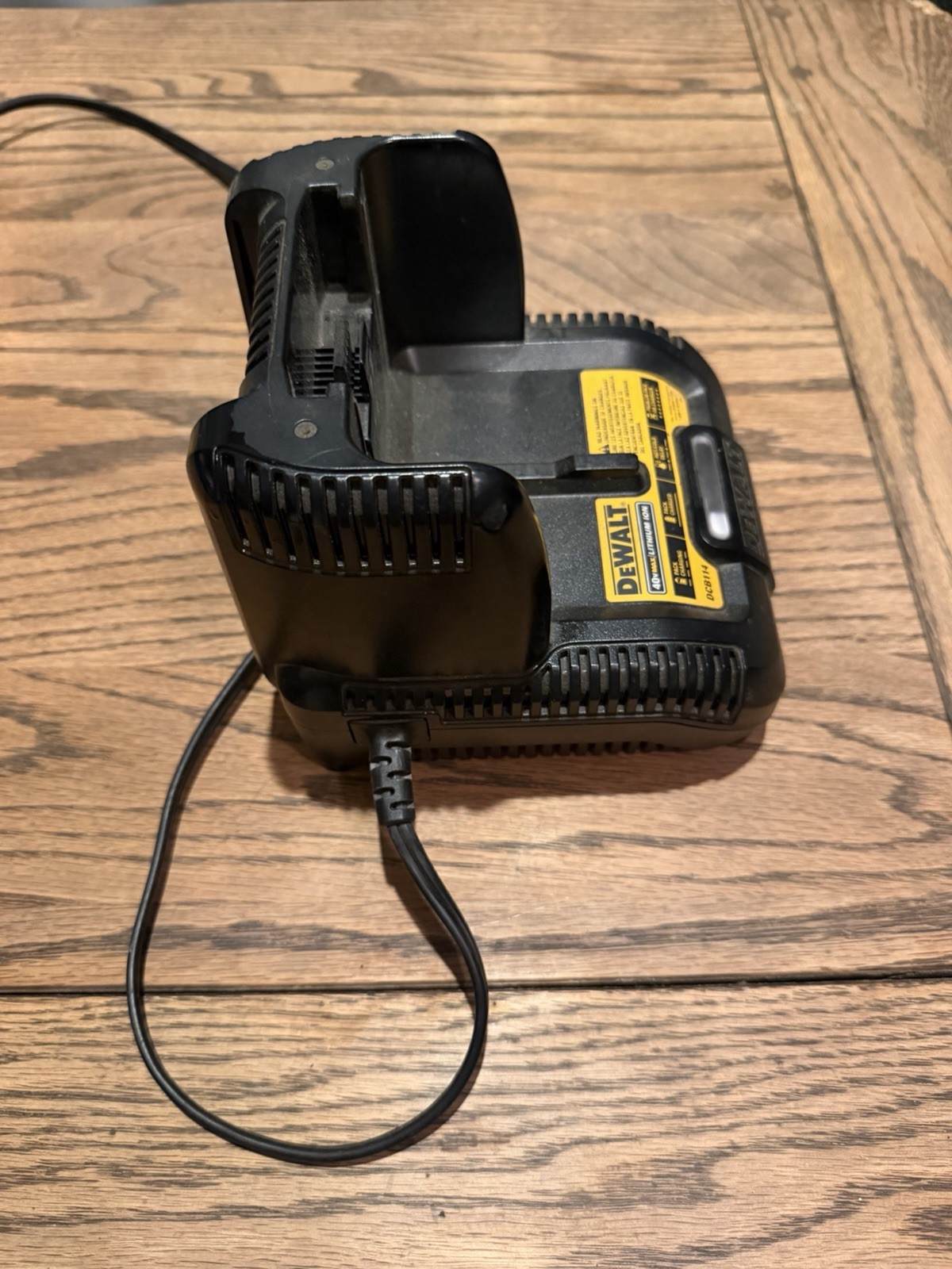 Dewalt DCB114 40v Max Li-Ion Battery Charger