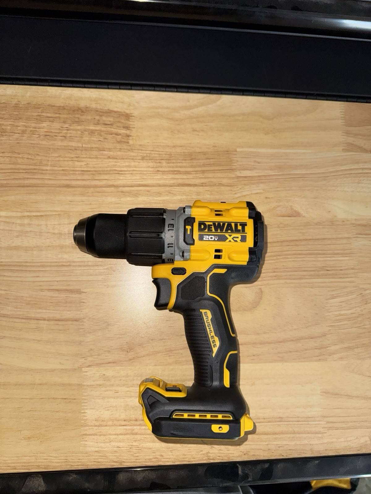 Dewalt DCD806B 20V Max XR 1/2″ 2 Speed Brushless Hammer Drill Driver Li-ion