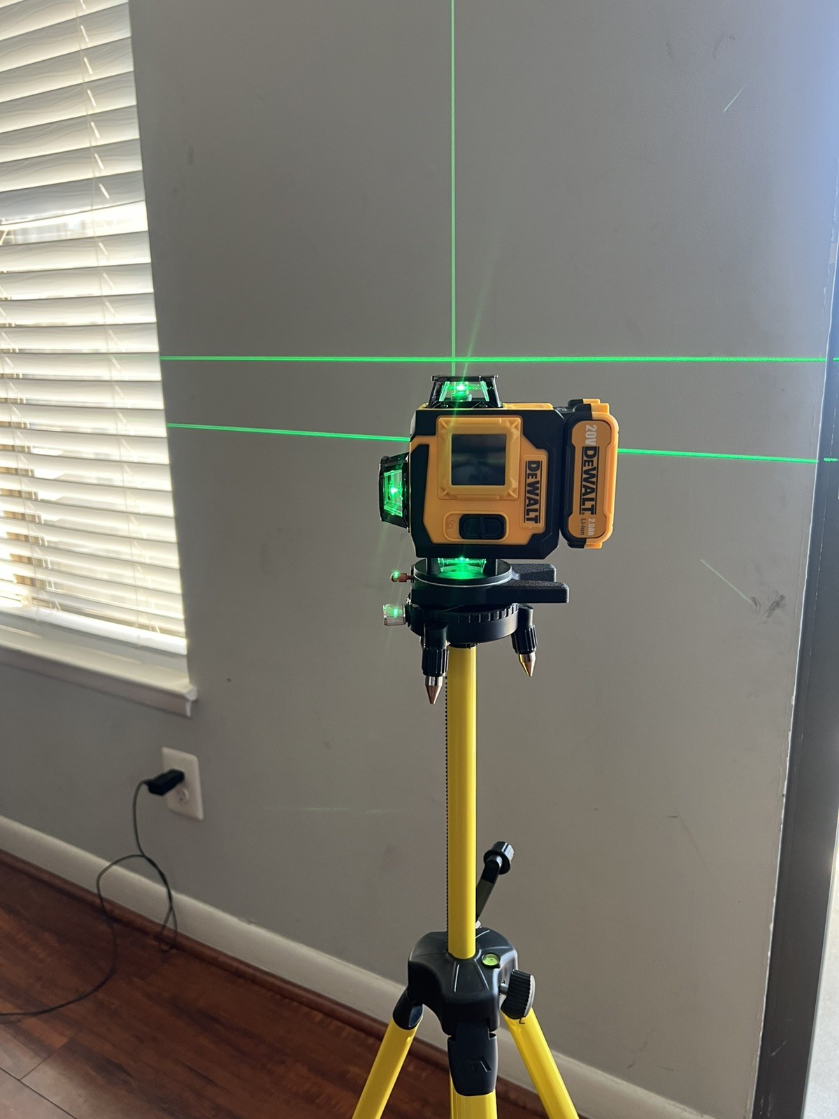 DEWALT Self Leveling Green Beam Laser 16 Lines in 3×360° for Ultimate Precision