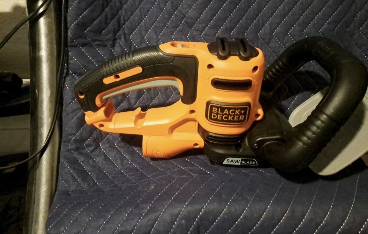 Black And Decker Electric Hedge Trimmer 20inch Blade 3/4 Inch Cut Capacity