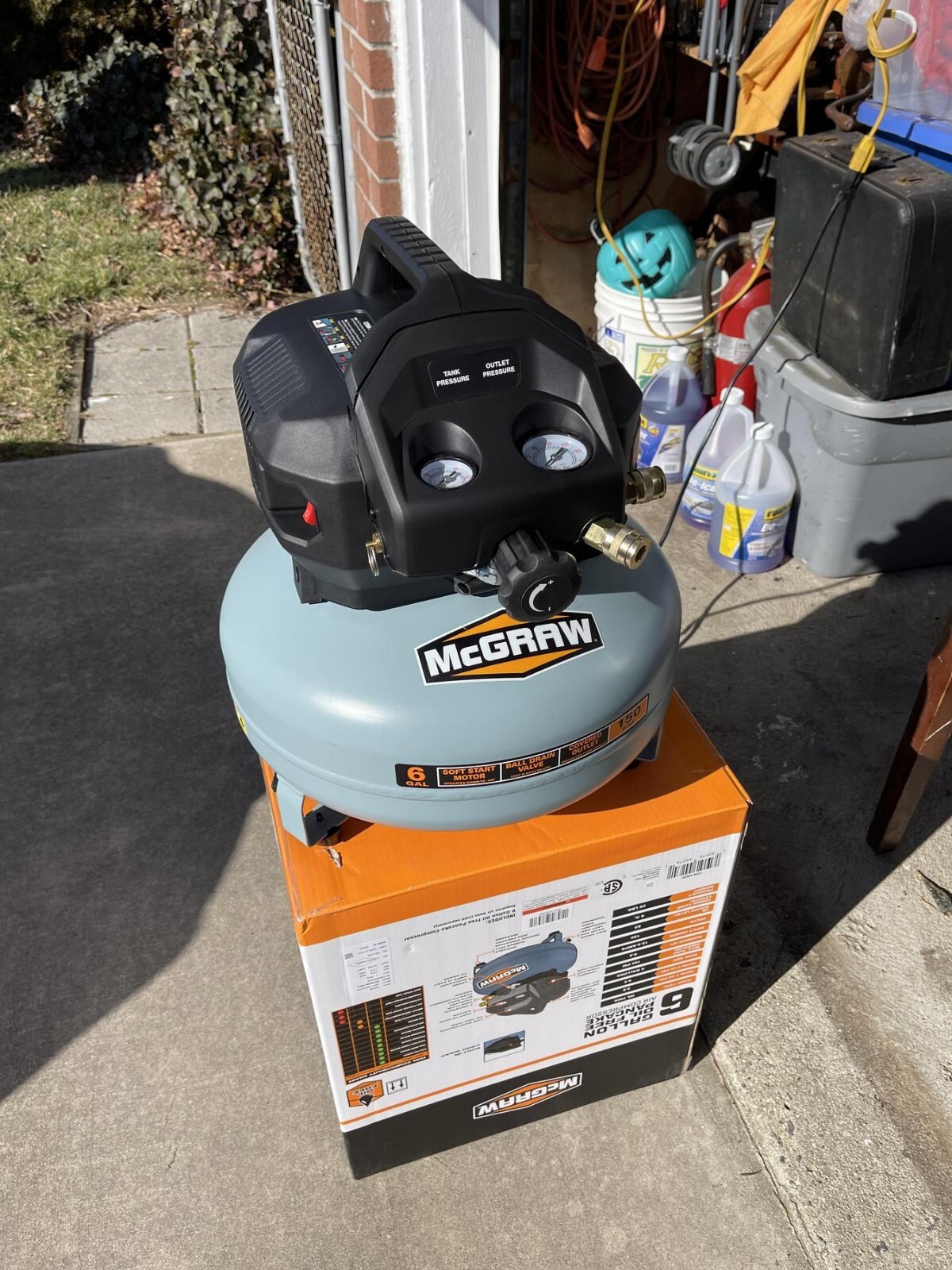 Mcgraw 0.8 HP 150PSI 6 Gallon Low Profile & Oil-Free Pancake Air Compressor 120V