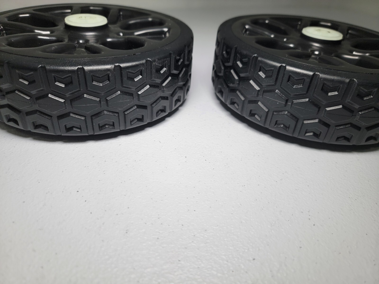 Black and Decker MM2000 Mower Front Wheels
