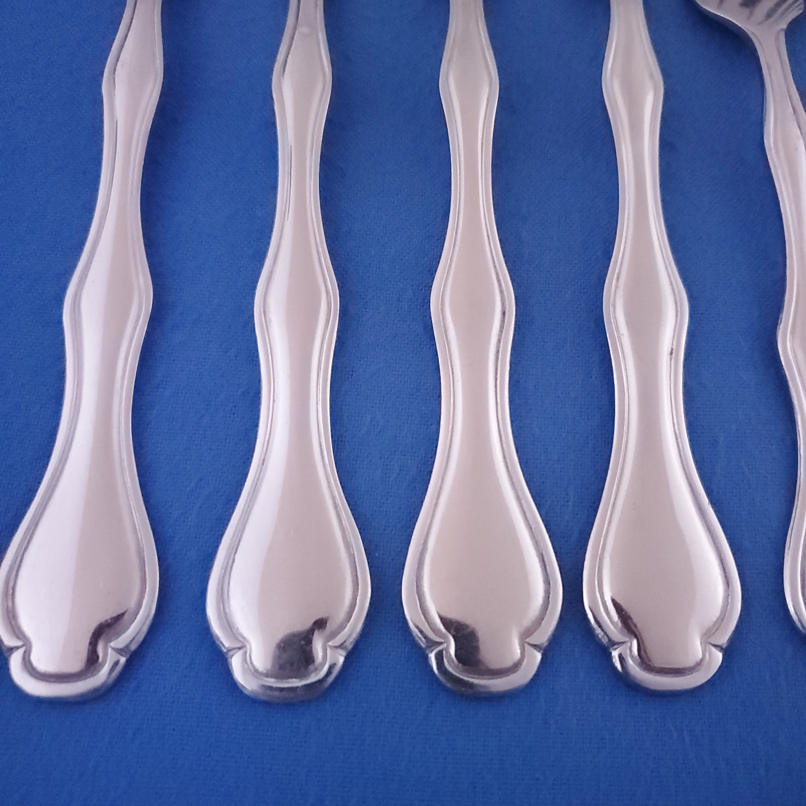 Hampton Unknown Pattern (4) Dinner Forks, (4) Salad Forks & (3) Soup Spoons